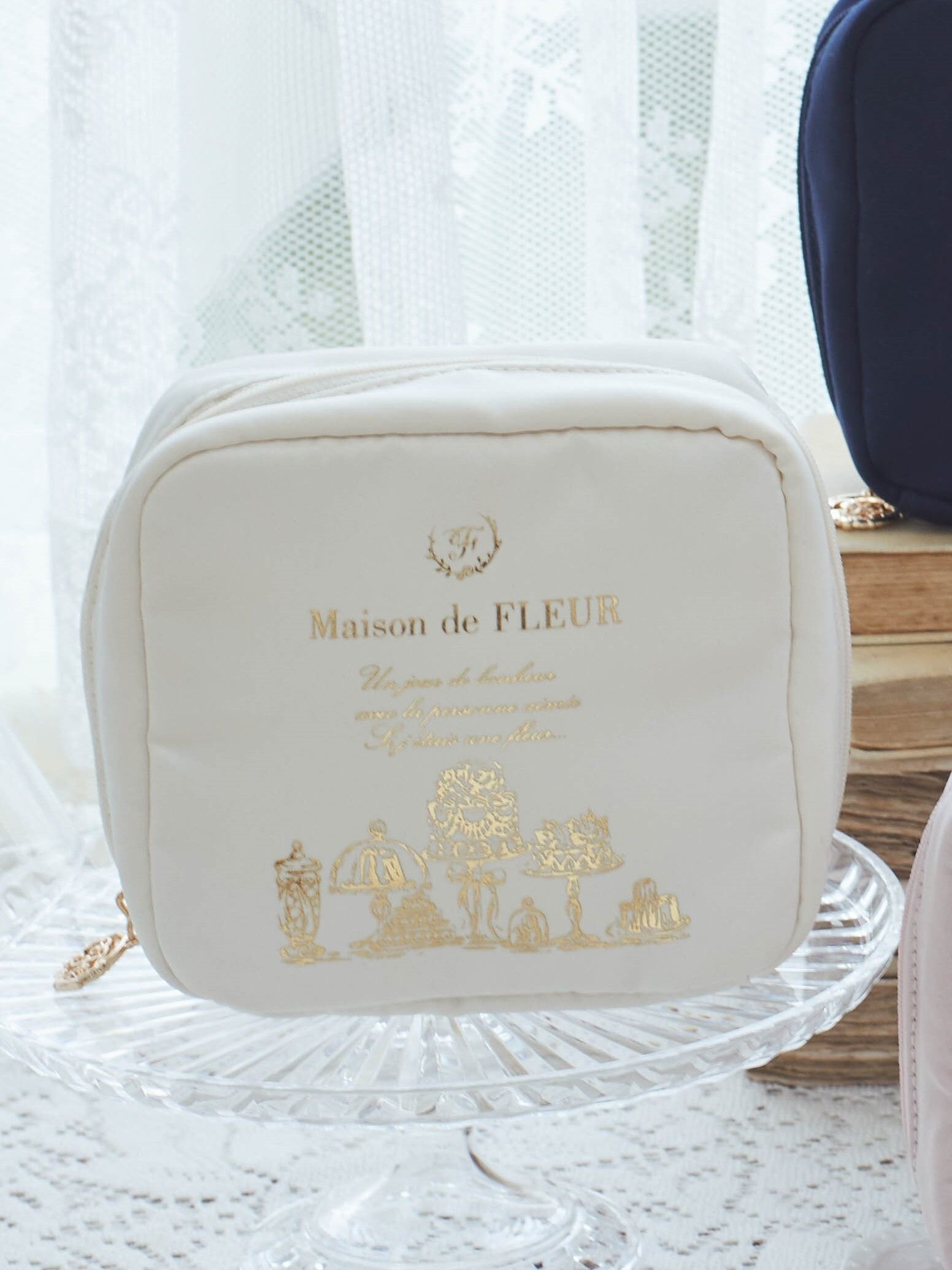 メゾンドフルール ポーチ レディース Maison de FLEUR サテンスクエアポーチ メゾン ド フルール バッグ その他のバッグ ホワイト ブラック ネイビー ピンク【送料無料】