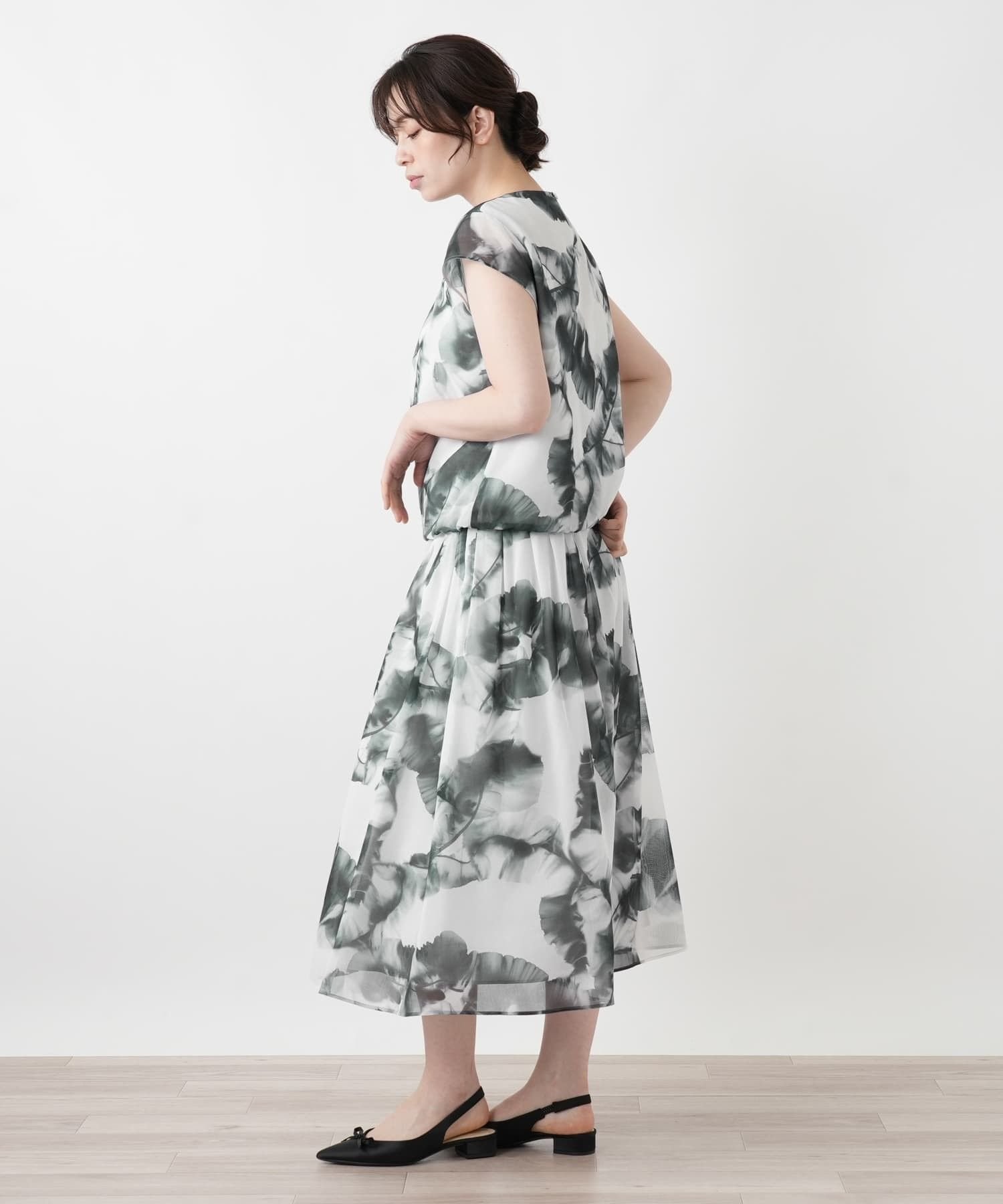 Leilian 【溝口春菜さん×BOURGE】プリントフレンチスリーブブラウス レリアン トップス シャツ・ブラウス グレー