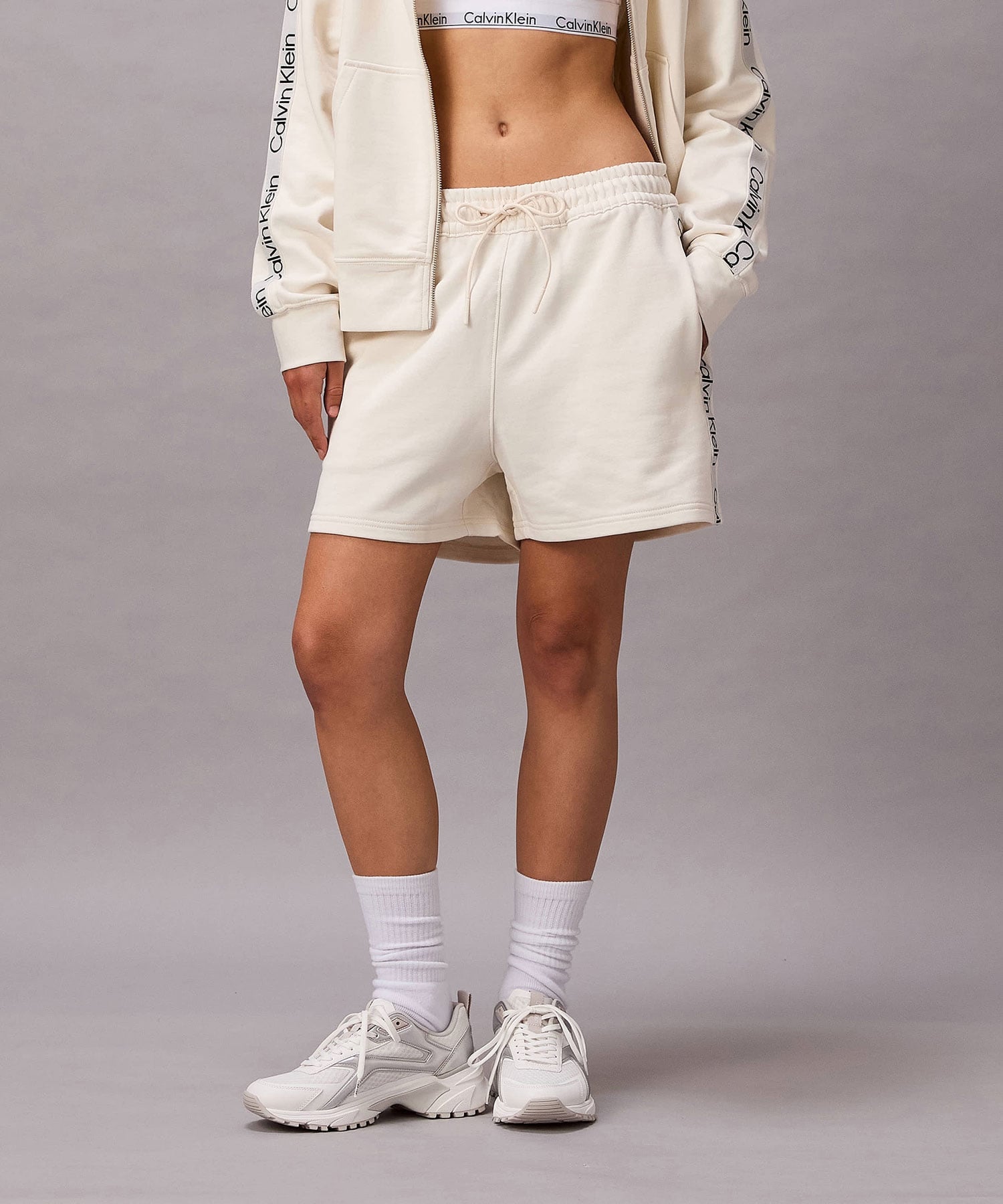 (W)【公式ショップ】 カルバンクライン ショートパンツ Calvin Klein Jeans 47F298G カルバン・クライン パンツ その他のパンツ ホワイト
