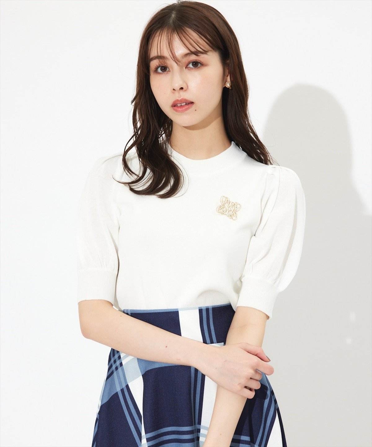 【SALE／30%OFF】Swingle ブローチ付きボトルネックニットプルオーバー スウィングル トップス ニット ベージュ オレンジ グリーン ネイビー【送料無料】のサムネイル