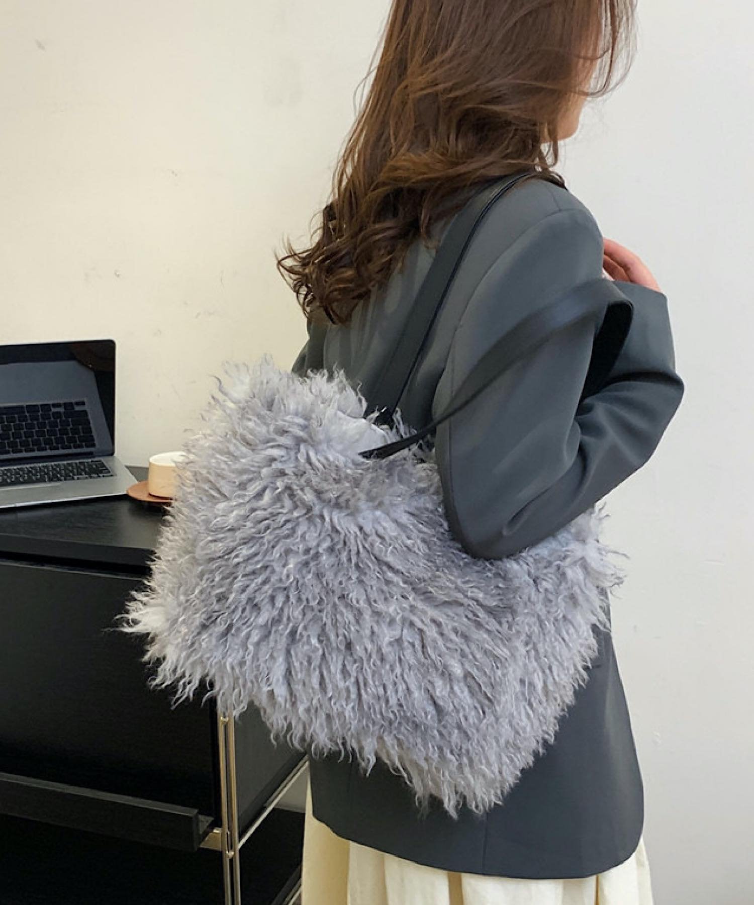 【SALE／80%OFF】Liaa Liaa/(W)フェイク ファー トートバッグ ミニョントレフル ルームヨンマルサンセレクティッド バッグ トートバッグ グレー ブラウン