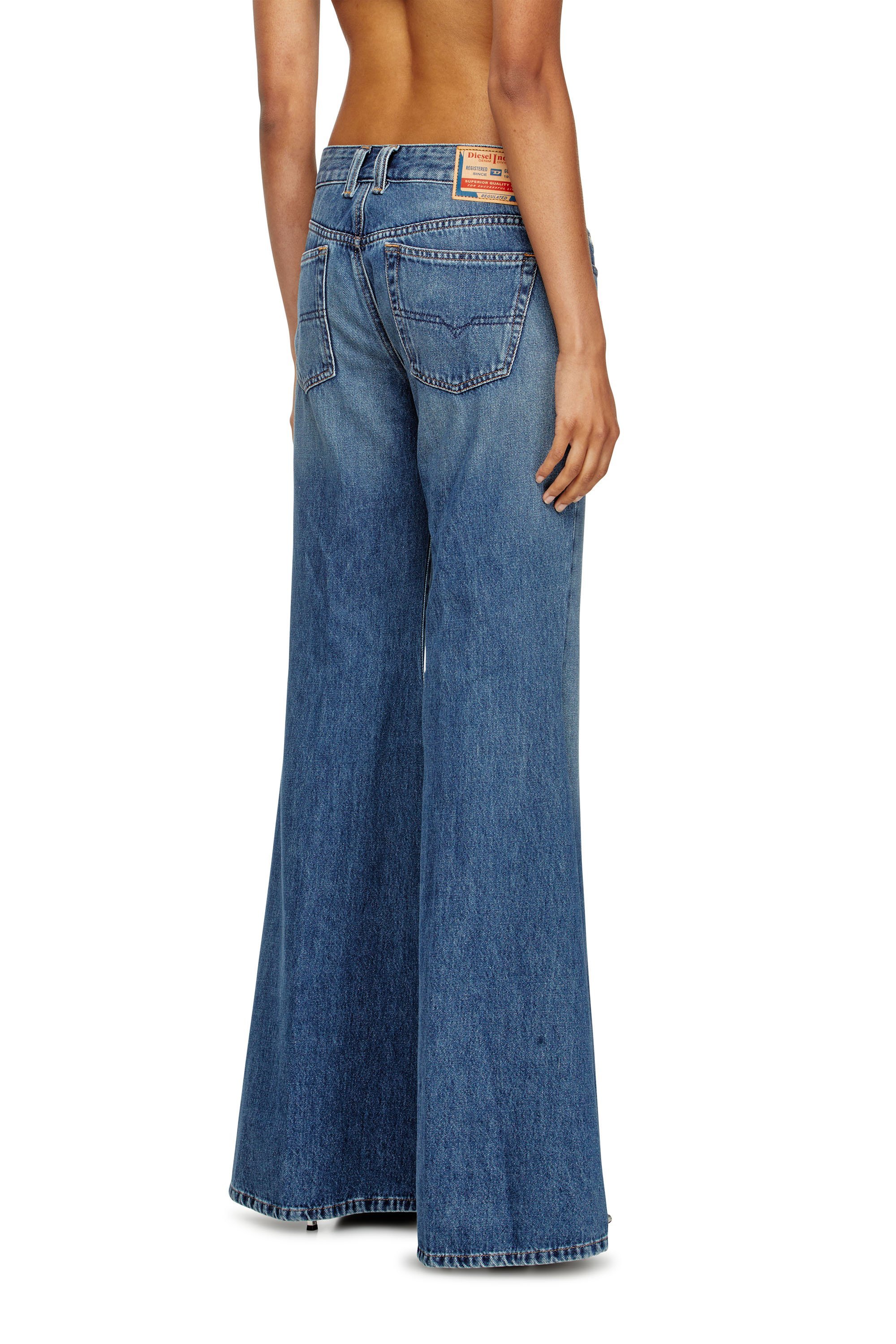 ウィメンズ デニムパンツ FLARE 1970 D-BLEESS L.30 ディーゼル パンツ ジーンズ・デニムパンツ ブルー