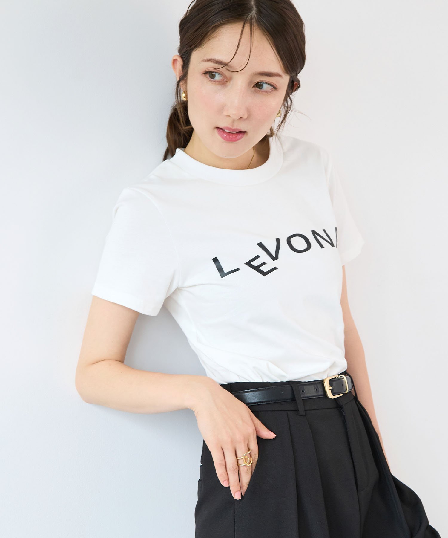 Futier Land LEVONAロゴコンパクトTシャツ フューティアランド トップス カットソー・Tシャツ ホワイト ブラック