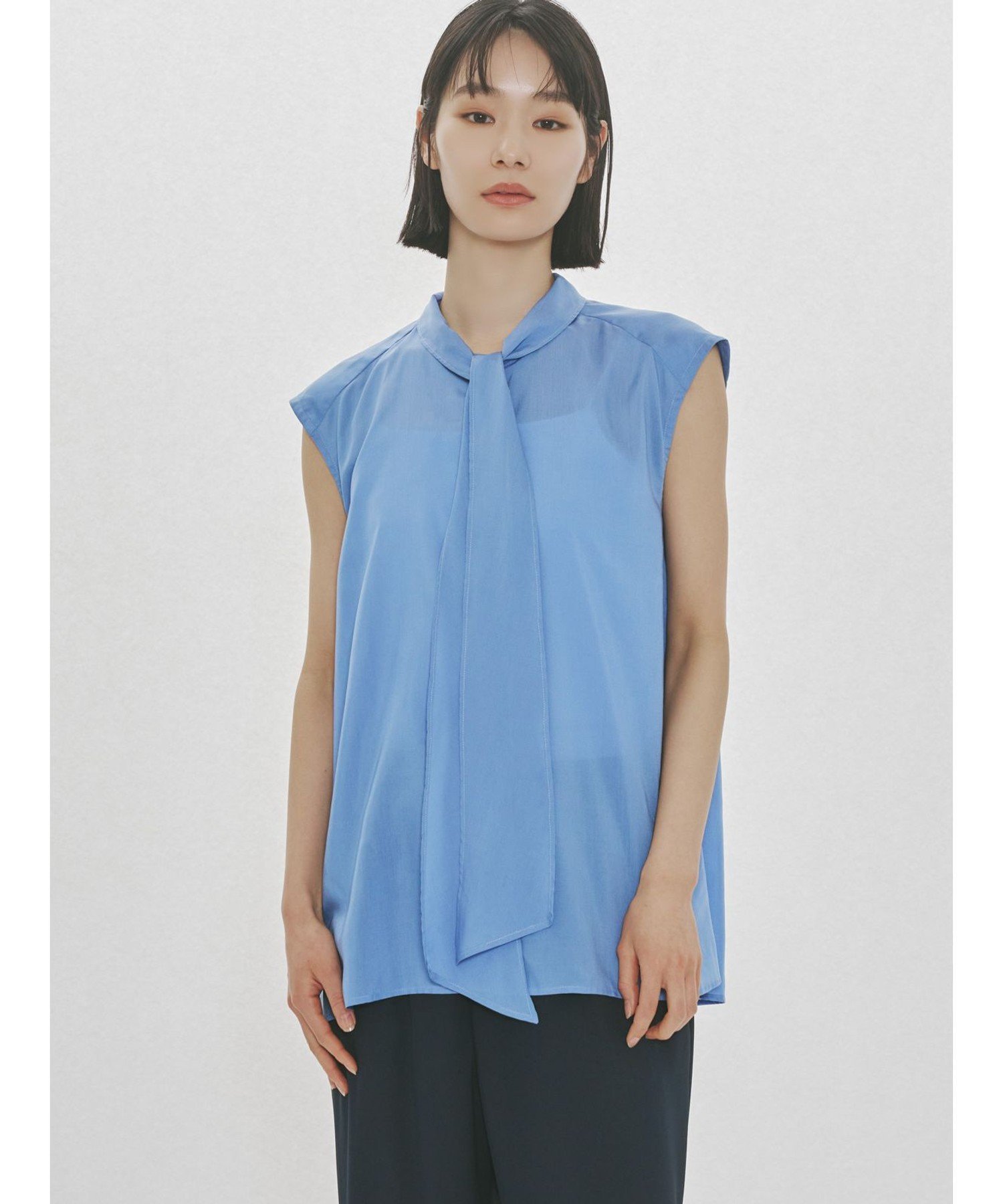 MIDIUMISOLID MIDIUMISOLID for Ladies リボンタイノースリーブブラウス マーコート トップス シャツ・ブラウス ブルー ホワイト ネイビー