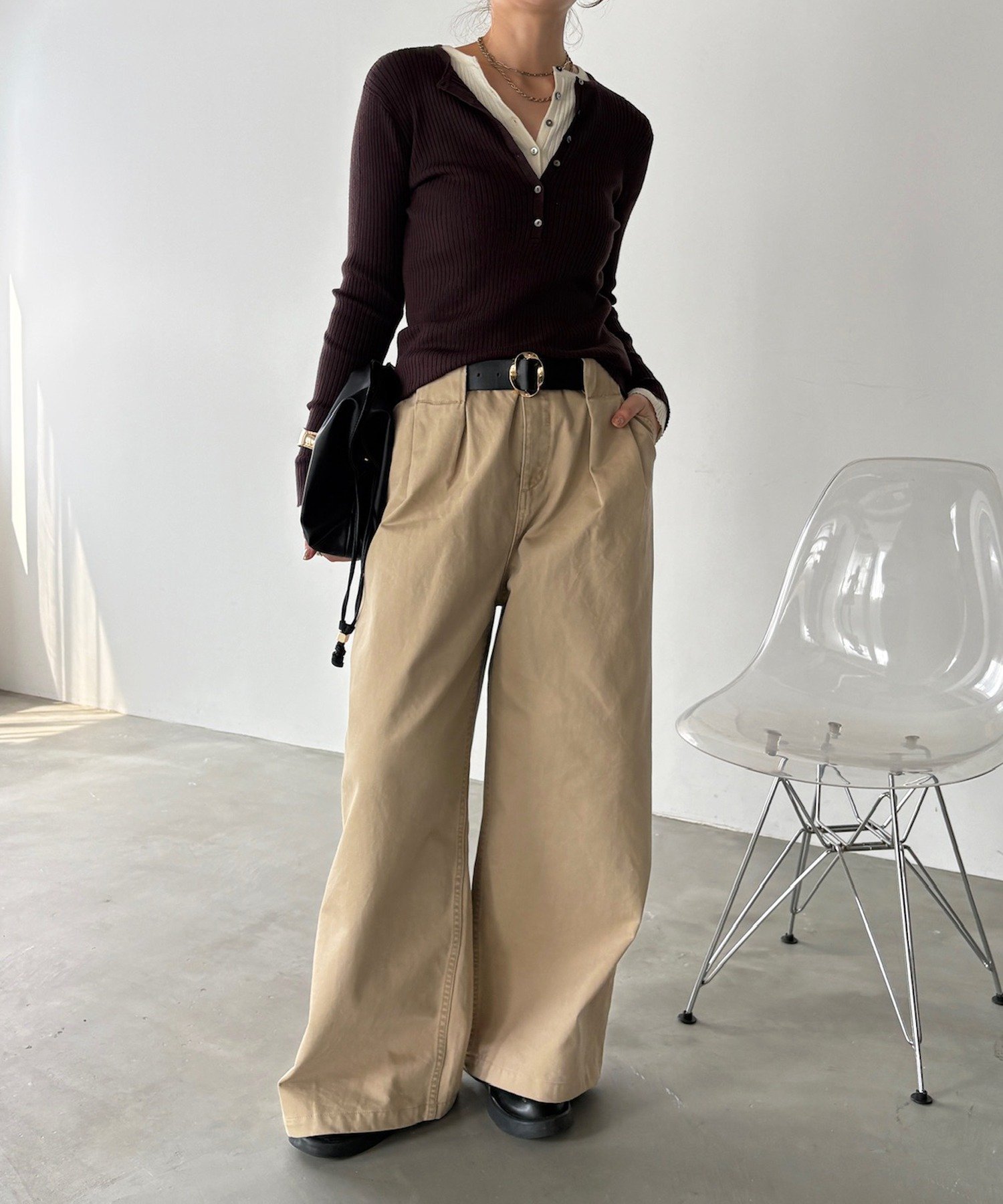 ベルト付タックチノパンツ ドゥドゥ パンツ その他のパンツ ベージュ