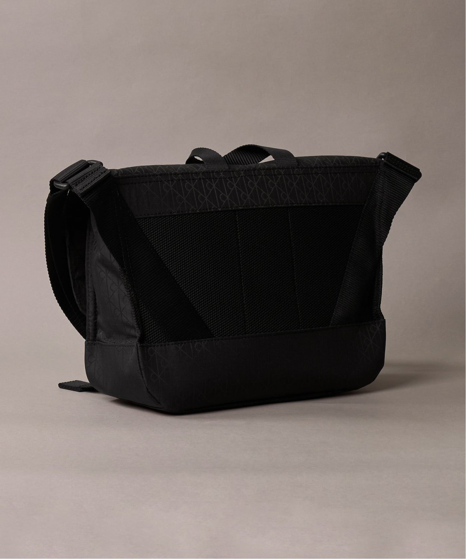 (M)【公式ショップ】 カルバンクライン メッセンジャーバッグ Calvin Klein Jeans Accessory 4D3485G カルバン・クライン バッグ メッセンジャーバッグ ブラック