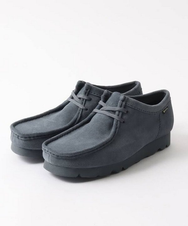 MEN'S BIGI（メンズ ビギ）【CLARKS(クラークス)】wallabee GTX【クラークスの「GORETEX」モデルが新色"グレー"を加えて今年も登場！】時代を超えて愛されるアイコニックアイテム「ワラビー」が防水仕様でよりデイリーに使える。クラークスのアイコニックアイテム、ワラビーのGore-tex仕様。1966年の発売当初足から変わらぬ、包み込まれるような履き心地はそのままに、防水透湿機能に優れたGore-texの搭載でより実用的に。じめじめの雨の日も靴内部をドライにキープ、快適にお履きいただけます。アッパーには防撥水スプレーの使用がおすすめ。水の侵入をカットすることで、さらに安心で快適に。【Clarls】1825年、サイラスとジェームスのクラーク兄弟によってイングランドで設立。世界的にドレスからカジュアルまでレザーシューズの原点に位置付けられる英国のフットウエアブランド。創業以来、英国の伝統工芸と革新的なテクノロジーを融合し、上質なフットウエアを作り続けています。【Gore-tex】雨や雪などの侵入を防ぐ防水耐久性と、汗などの水蒸気を発散させる透湿性の両方を兼ね備え、さまざまな気象環境下でも足をドライに保つ。【サイズ表記に関して】01はUK7（25~25.5cm）、02はUK8（26~26.5cm）、03はUK9（27~27.5cm）を表します。※WallabeeGTXは、通常のWallabeeよりも少し大きめのサイズ感となっております。　サイズを選択する際は通常のWallabeeよりもハーフサイズ下のサイズをお選び頂くことをおすすめいたします。※着用画像は光の加減等で仕様が異なる場合があります。※着用画像はサンプルのため仕様が異なる場合があります。型番：M0141ESH575-18-178 KY4162【採寸】サイズcm125.0~25.5226.0~26.5327.0~27.5商品のサイズについて【商品詳細】ベトナム製素材：スエードサイズ：1、2、3※画面上と実物では多少色具合が異なって見える場合もございます。ご了承ください。商品のカラーについて 【予約商品について】 ※「先行予約販売中」「予約販売中」をご注文の際は予約商品についてをご確認ください。MEN'S BIGI（メンズ ビギ）【CLARKS(クラークス)】wallabee GTX【クラークスの「GORETEX」モデルが新色"グレー"を加えて今年も登場！】時代を超えて愛されるアイコニックアイテム「ワラビー」が防水仕様でよりデイリーに使える。クラークスのアイコニックアイテム、ワラビーのGore-tex仕様。1966年の発売当初足から変わらぬ、包み込まれるような履き心地はそのままに、防水透湿機能に優れたGore-texの搭載でより実用的に。じめじめの雨の日も靴内部をドライにキープ、快適にお履きいただけます。アッパーには防撥水スプレーの使用がおすすめ。水の侵入をカットすることで、さらに安心で快適に。【Clarls】1825年、サイラスとジェームスのクラーク兄弟によってイングランドで設立。世界的にドレスからカジュアルまでレザーシューズの原点に位置付けられる英国のフットウエアブランド。創業以来、英国の伝統工芸と革新的なテクノロジーを融合し、上質なフットウエアを作り続けています。【Gore-tex】雨や雪などの侵入を防ぐ防水耐久性と、汗などの水蒸気を発散させる透湿性の両方を兼ね備え、さまざまな気象環境下でも足をドライに保つ。【サイズ表記に関して】01はUK7（25~25.5cm）、02はUK8（26~26.5cm）、03はUK9（27~27.5cm）を表します。※WallabeeGTXは、通常のWallabeeよりも少し大きめのサイズ感となっております。　サイズを選択する際は通常のWallabeeよりもハーフサイズ下のサイズをお選び頂くことをおすすめいたします。※着用画像は光の加減等で仕様が異なる場合があります。※着用画像はサンプルのため仕様が異なる場合があります。型番：M0141ESH575-18-178 KY4162【採寸】サイズcm125.0~25.5226.0~26.5327.0~27.5商品のサイズについて【商品詳細】ベトナム製素材：スエードサイズ：1、2、3※画面上と実物では多少色具合が異なって見える場合もございます。ご了承ください。商品のカラーについて 【予約商品について】 ※「先行予約販売中」「予約販売中」をご注文の際は予約商品についてをご確認ください。■重要なお知らせ※ 当店では、ギフト配送サービス及びラッピングサービスを行っておりません。ご注文者様とお届け先が違う場合でも、タグ（値札）付「納品書 兼 返品連絡票」同梱の状態でお送り致しますのでご了承ください。 ラッピング・ギフト配送について※ 2点以上ご購入の場合、全ての商品が揃い次第一括でのお届けとなります。お届け予定日の異なる商品をお買い上げの場合はご注意下さい。お急ぎの商品がございましたら分けてご購入いただきますようお願い致します。発送について ※ 買い物カートに入れるだけでは在庫確保されませんのでお早めに購入手続きをしてください。当店では在庫を複数サイトで共有しているため、同時にご注文があった場合、売切れとなってしまう事がございます。お手数ですが、ご注文後に当店からお送りする「ご注文内容の確認メール」をご確認ください。ご注文の確定について ※ Rakuten Fashionの商品ページに記載しているメーカー希望小売価格は、楽天市場「商品価格ナビ」に登録されている価格に準じています。 商品の価格についてMEN'S BIGIMEN'S BIGIのブーツシューズ・靴ご注文・お届けについて発送ガイドラッピンググッズ3,980円以上送料無料ご利用ガイド