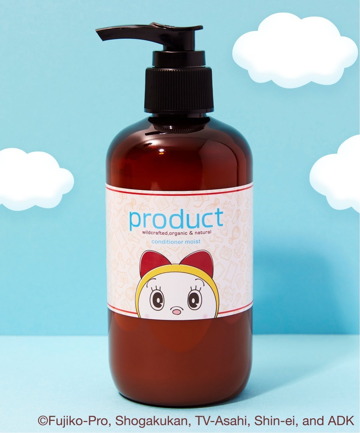 product（プロダクト）【公式】コンディショナーモイスト＜ドラミちゃん＞〈数量限定〉productの定番ヘアケア製品に、「ドラえもん」、「ドラミちゃん」の特別なデザインが登場！-------------------------------------オーガニックホホバオイルとオーガニックシアバターが髪を保湿しツヤのある健康髪へ-------------------------------------【商品説明】・天然由来のシリコーンフリーコンディショナー。・セラミド類似成分が髪表面のキューティクルを補修し、毛先までつややかな髪に仕上げます。・天然精油でリラックスできるハーバルフローラルの香り。【使用方法】シャンプーの後に髪の水気をきり、髪の長さに合わせ適量手に取ります。髪の毛の毛先を中心に髪全体になじませその後よく洗い流してください。【使用上の注意】・お肌に合わないときは、ご使用をおやめください。・目に入らないように注意し、目に入った場合は、直ちに洗い流してください。・乳幼児の手の届かないところに保管してください。・天然由来成分配合のため色・香り等が多少異なる場合がございますが、品質に問題ありません。・極端に高温又は低温の場所、直射日光を避けて保管してください。【成分】水、ラウリン酸イソアミル、セタノール、（C14‐22）アルコール、ホホバ種子油*、シア脂*、カプリル酸グリセリル*、 （C12‐20）アルキルグルコシド（小麦）、ラベンダー油、グアーヒドロキシプロピルトリモニウムクロリド、ラウロイルグルタミン酸ジ（フィトステリル／オクチルドデシル）、ユーカリ葉油、マンダリンオレンジ果皮油、グリセリン*、エンピツビャクシン油、パチョリ油*、カプリルヒドロキサム酸*、フィチン酸、クエン酸*、トコフェロール　*USDAオーガニック認証成分・メーカー名又は販売者名：株式会社KOKOBUY・商品区分：化粧品・原産国：日本・内容量：240ml当社のホームページに記載されている会社名・製品名・キャラクター名などは、商標法その他の法令により権利が守られています。無断での使用、転載、複写、複製等はおやめください。型番：pr244-000-F HF3167【採寸】サイズ内容量240ml240ml商品のサイズについて【商品詳細】日本サイズ：240ml※画面上と実物では多少色具合が異なって見える場合もございます。ご了承ください。商品のカラーについて 【予約商品について】 ※「先行予約販売中」「予約販売中」をご注文の際は予約商品についてをご確認ください。■重要なお知らせ※ 当店では、ギフト配送サービス及びラッピングサービスを行っておりません。ご注文者様とお届け先が違う場合でも、タグ（値札）付「納品書 兼 返品連絡票」同梱の状態でお送り致しますのでご了承ください。 ラッピング・ギフト配送について※ 2点以上ご購入の場合、全ての商品が揃い次第一括でのお届けとなります。お届け予定日の異なる商品をお買い上げの場合はご注意下さい。お急ぎの商品がございましたら分けてご購入いただきますようお願い致します。発送について ※ 買い物カートに入れるだけでは在庫確保されませんのでお早めに購入手続きをしてください。当店では在庫を複数サイトで共有しているため、同時にご注文があった場合、売切れとなってしまう事がございます。お手数ですが、ご注文後に当店からお送りする「ご注文内容の確認メール」をご確認ください。ご注文の確定について ※ Rakuten Fashionの商品ページに記載しているメーカー希望小売価格は、楽天市場「商品価格ナビ」に登録されている価格に準じています。 商品の価格についてproductproductのコンディショナーヘアケアご注文・お届けについて発送ガイドラッピンググッズ3,980円以上送料無料ご利用ガイド