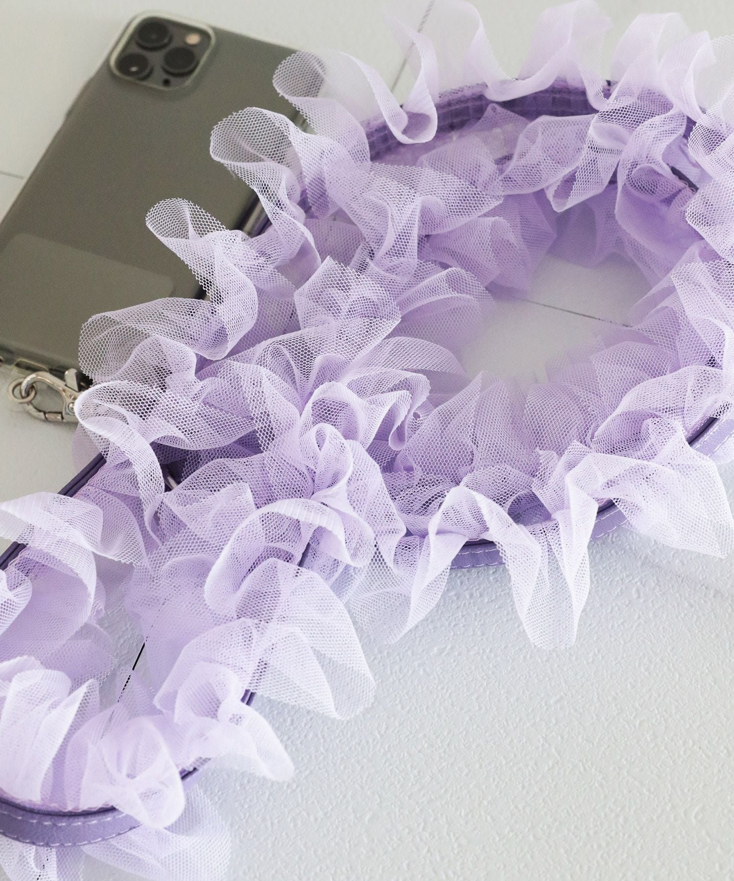 tiny tiny チュールショルダーストラップ[tiny tiny(ティニーティニー)] ニコアンド スマホグッズ・オーディオ機器 その他のスマホグッズ・オーディオ機器 パープル ホワイト ブラックのサムネイル