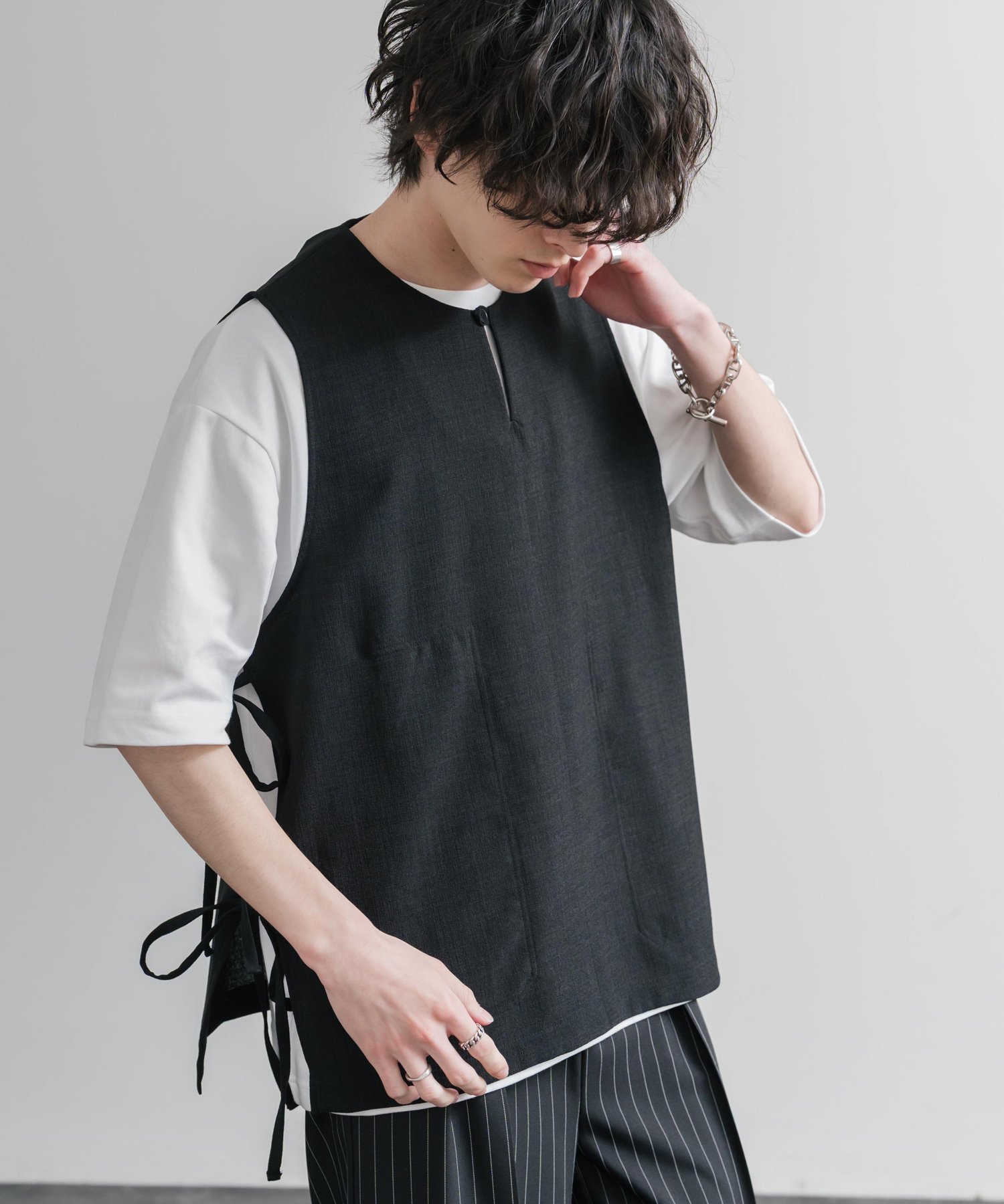Audience Upscape Audience 日本製リネンライクキーネックベスト ロッキーモンロー トップス ベスト・ジレ グレー ブラック ブラウン【送料無料】