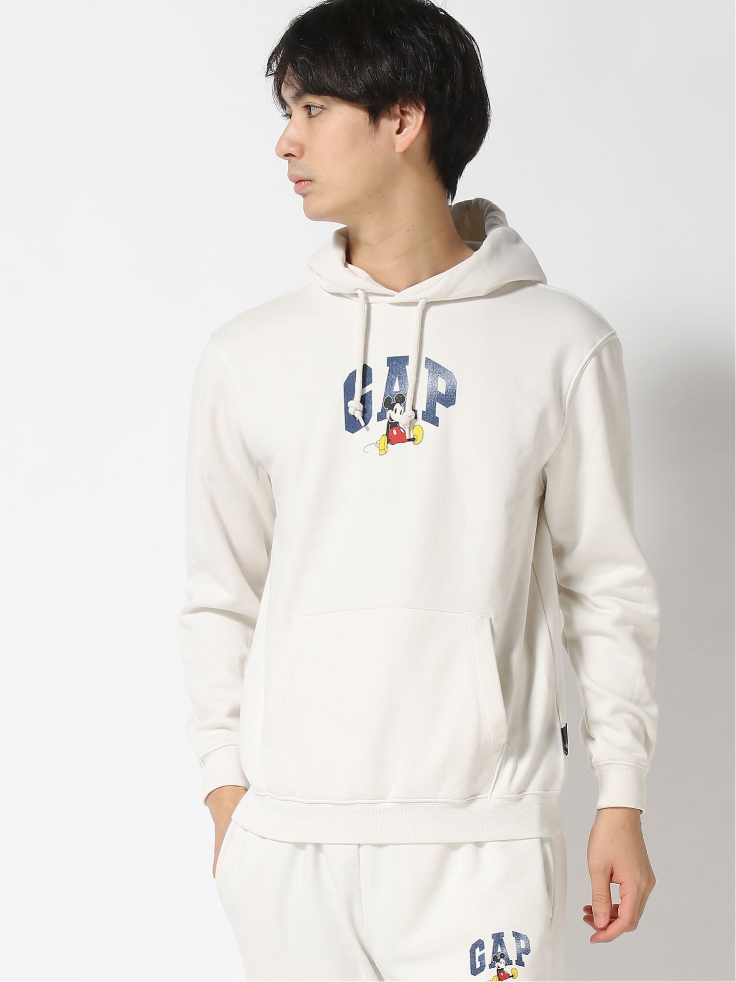 【SALE／42%OFF】GAP (M)Gap ディズニー ロゴパーカー (大人サイズ・ユニセックス) ギャップ トップス パーカー・フーディー ホワイト ブラウン レッド ブラック【送料無料】のサムネイル