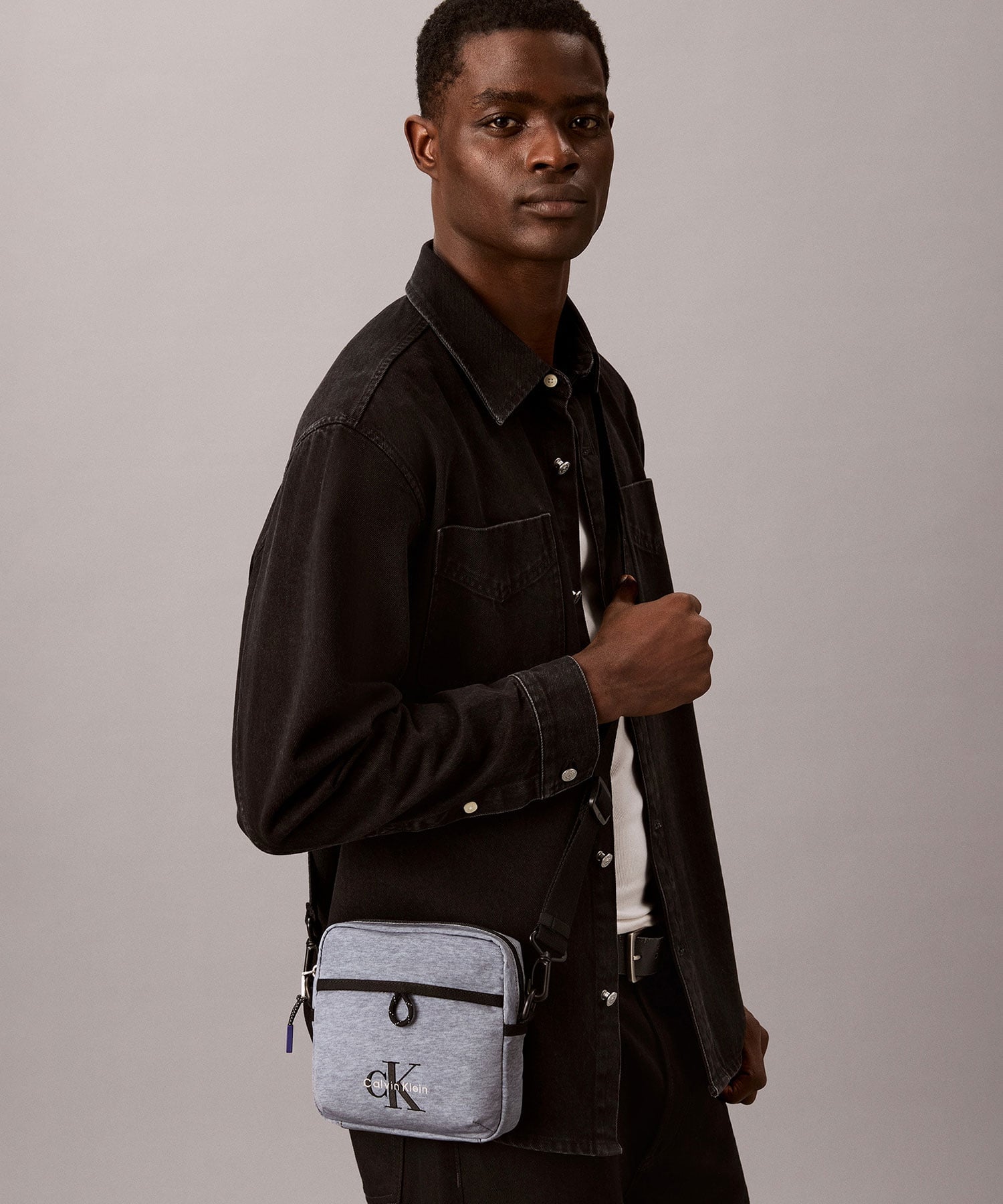 (M)【公式ショップ】 カルバンクライン クロスボディバッグ - ボールドヘザースクエアクロスボディバッグ Calvin Klein Jeans Accessory 4D3408G カルバン・クライン バッグ ボディバッグ・ウエストポーチ グレー