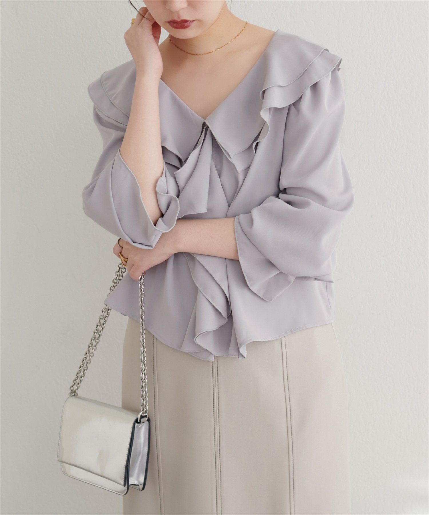 natural couture 【WEB限定】ラッフル衿キャンディスリーブブラウス ナチュラルクチュール トップス シャツ・ブラウス ホワイト ブルー ブラック【送料無料】のサムネイル