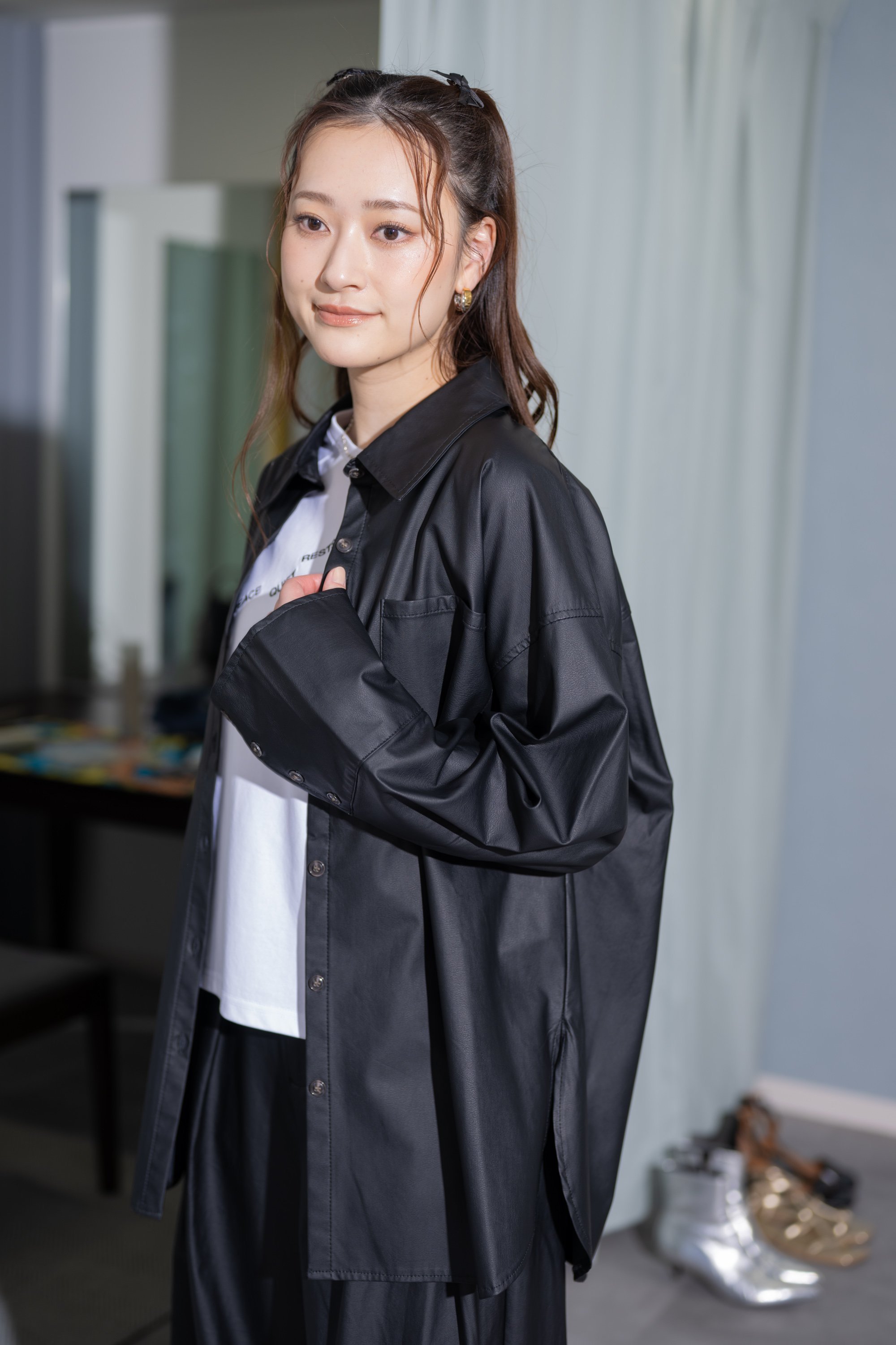 YEVS ウォッシャブルフェイクレザーシャツ【セットアップ対応】 イーブス トップス シャツ・ブラウス ブラック
