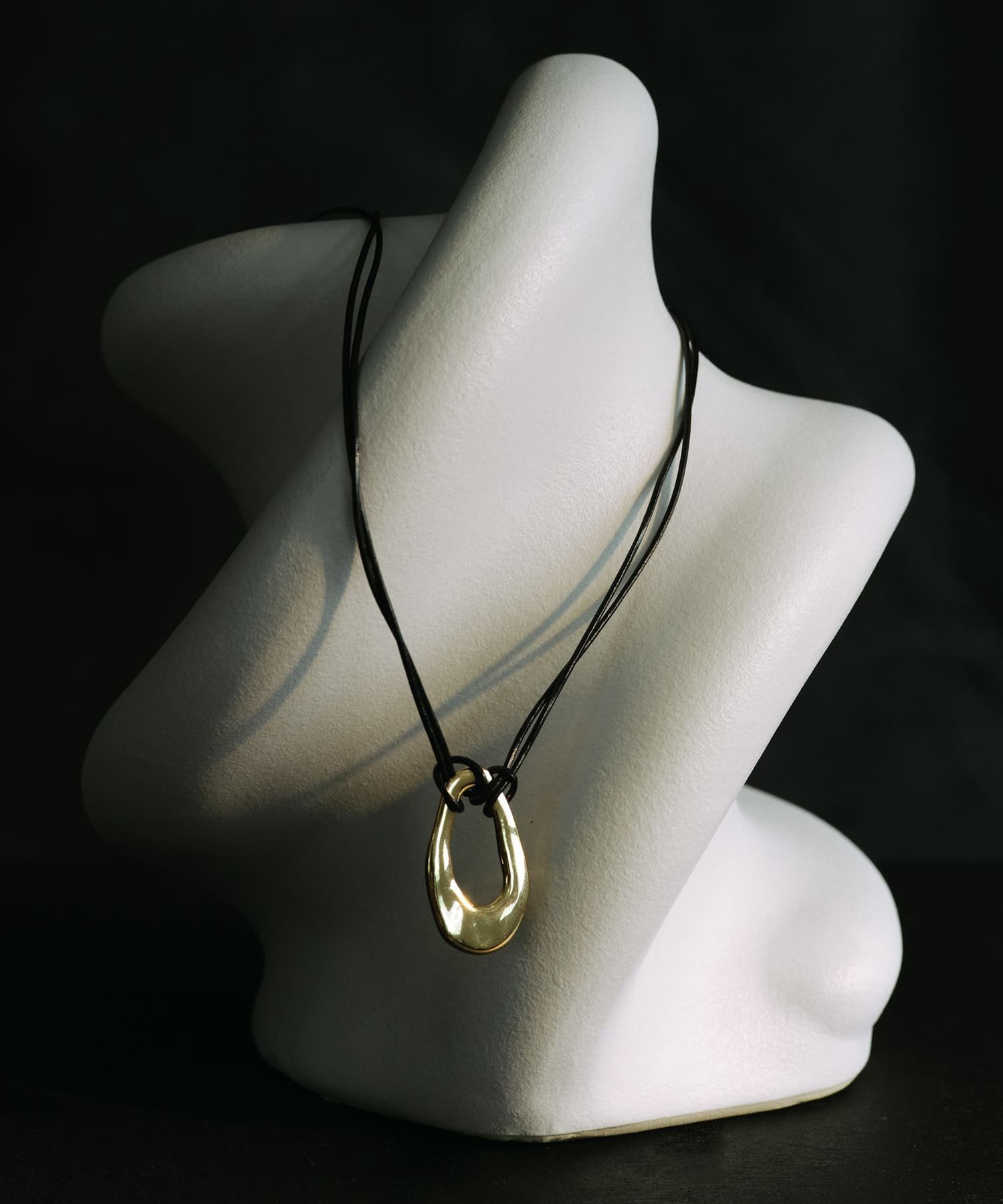 SMELLY SMELLY so' oval plate cord necklace スメリー アクセサリー・腕時計 ネックレス ゴールド【送..