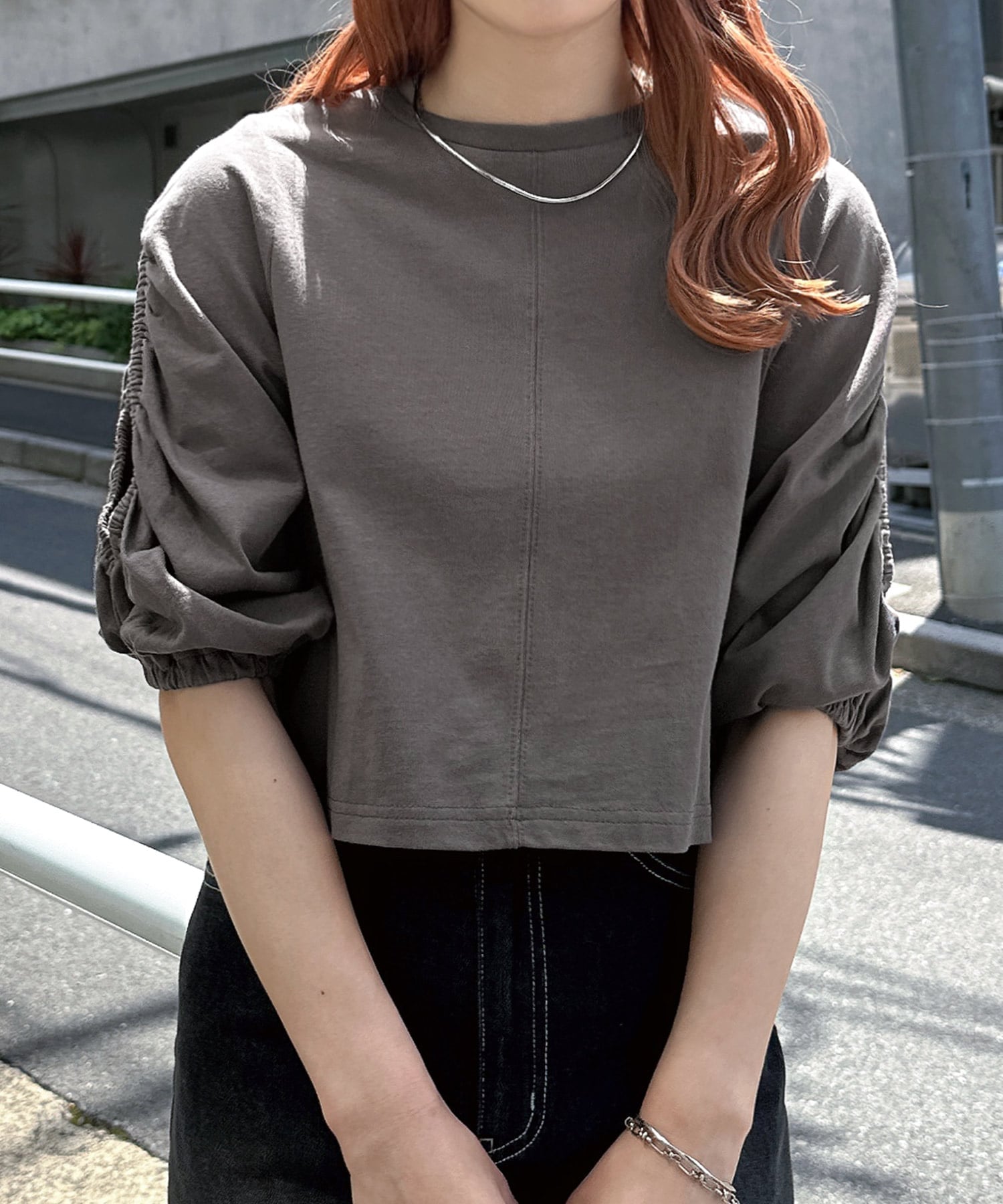 Freesia 袖スリット オープン ショート トップス Freesia フリージア アンドミー トップス カットソー・Tシャツ ブラック ホワイト