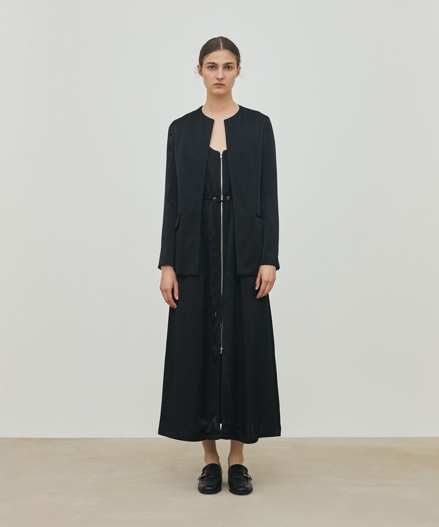 【SALE／50%OFF】DES PRES レーヨンサテン クルーネックジャケット トゥモローランド ジャケット・アウター ノーカラージャケット ホワイト ブラック【送料無料】