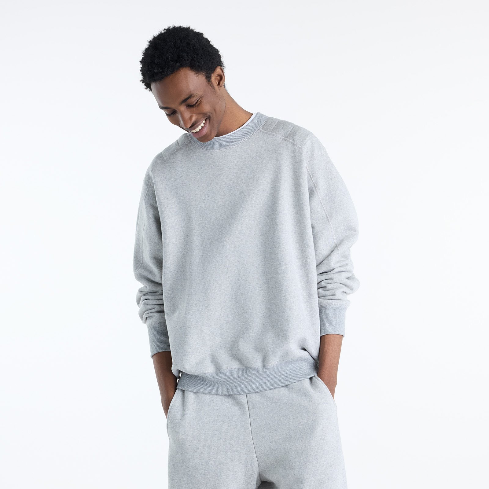 New Balance NB GREY スウェットクルー(オーバーサイズ) ニューバランス トップス スウェット・トレーナー ブラック グレー