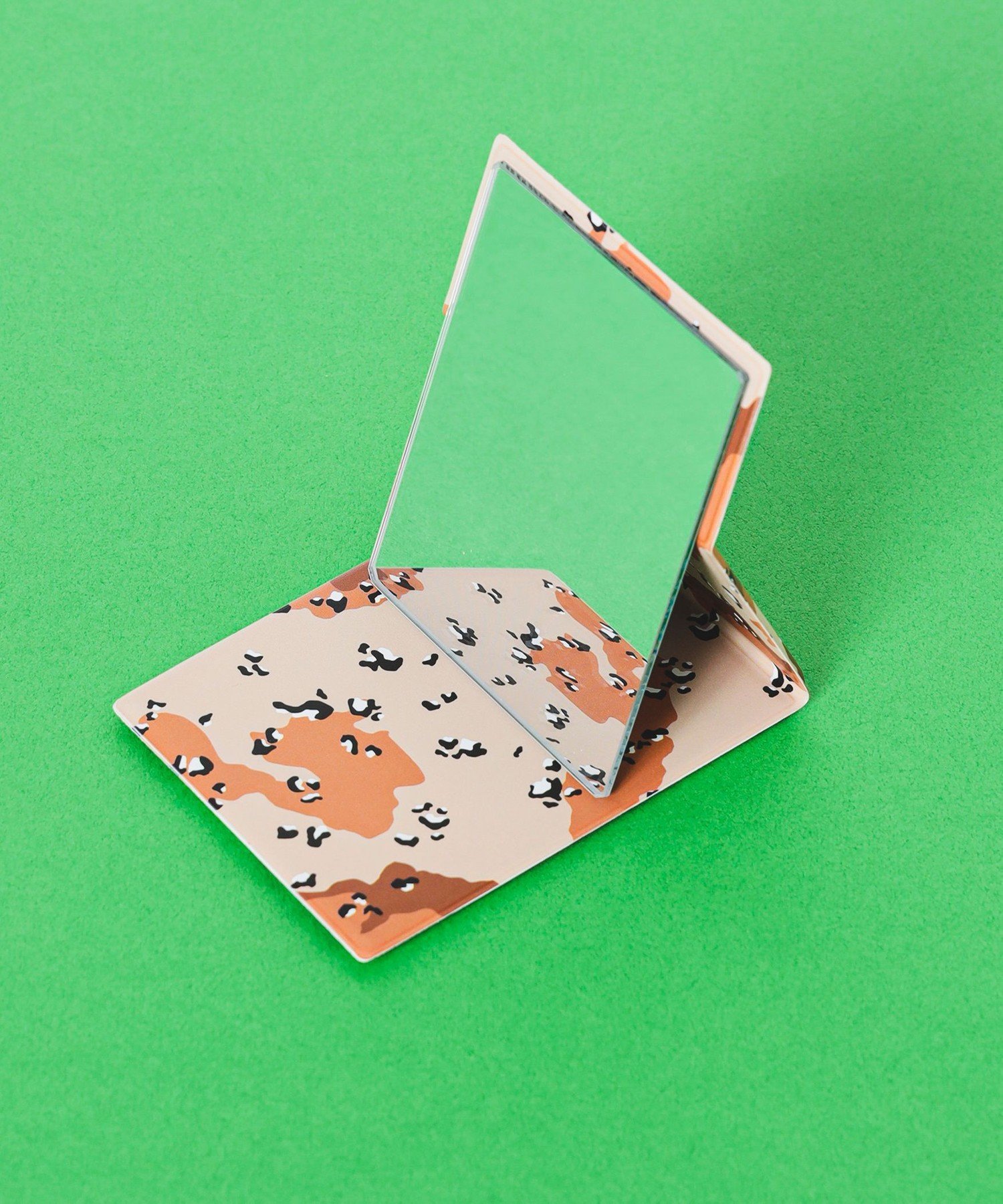 【SALE／40%OFF】bPr BEAMS bPr BEAMS / カモフラージュ柄 フォールディング ミラー ビームス メン 文房具 その他の文房具