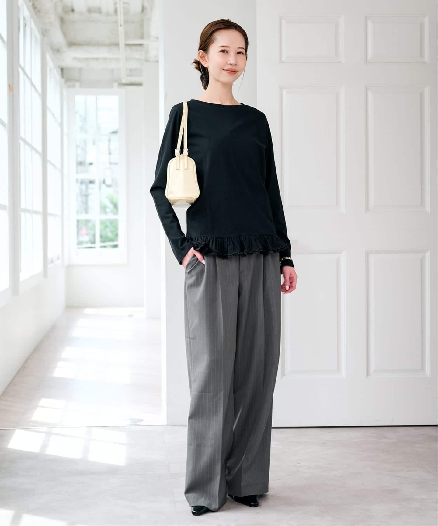 U by SPICK&SPAN 《追加 / 予約》フリルミディカットトップス ユーバイスピックアンドスパン トップス カットソー・Tシャツ ホワイト ブラック