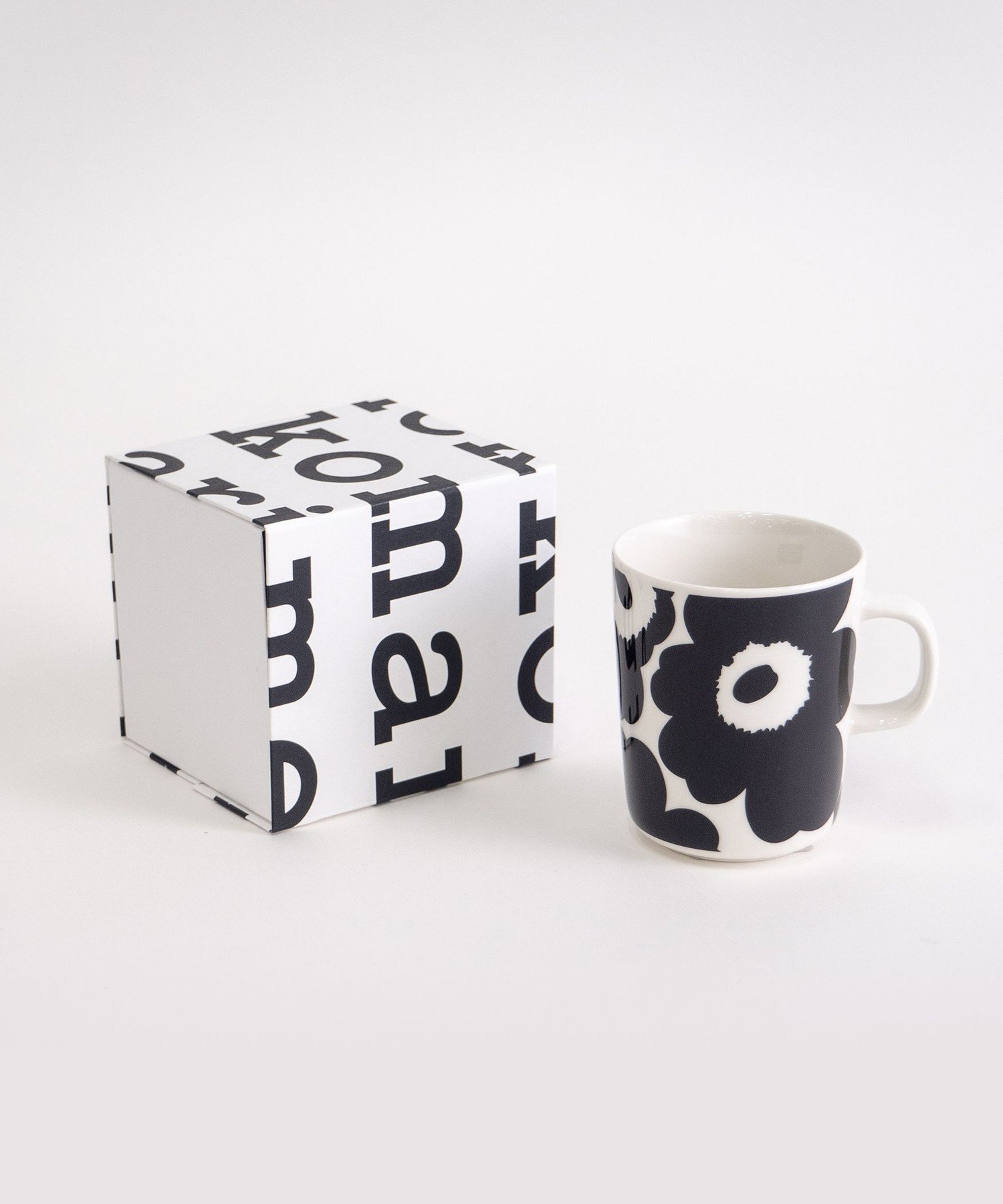Marimekko 【オンライン限定】Unikko マグカップ 250ml マリメッコ ファッション雑貨 その他のファッション雑貨 ブラック【送料無料】