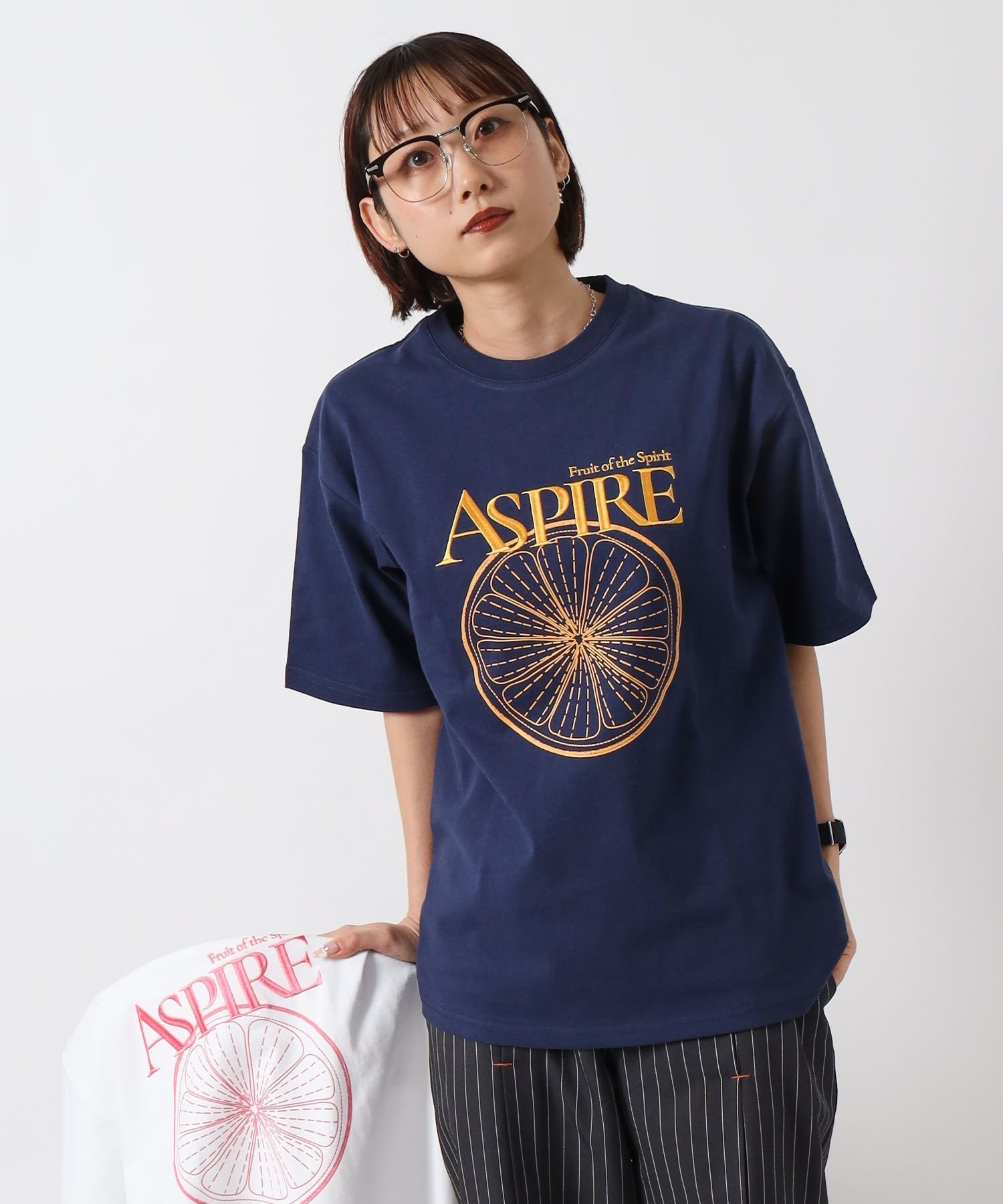 FFEIN 【FFEIN(フェイン)】刺繍ロゴフルーツTシャツ / オレンジ Tシャツ クルーネック 半袖 ナバル トップス カットソー・Tシャツ ホワイト ネイビー