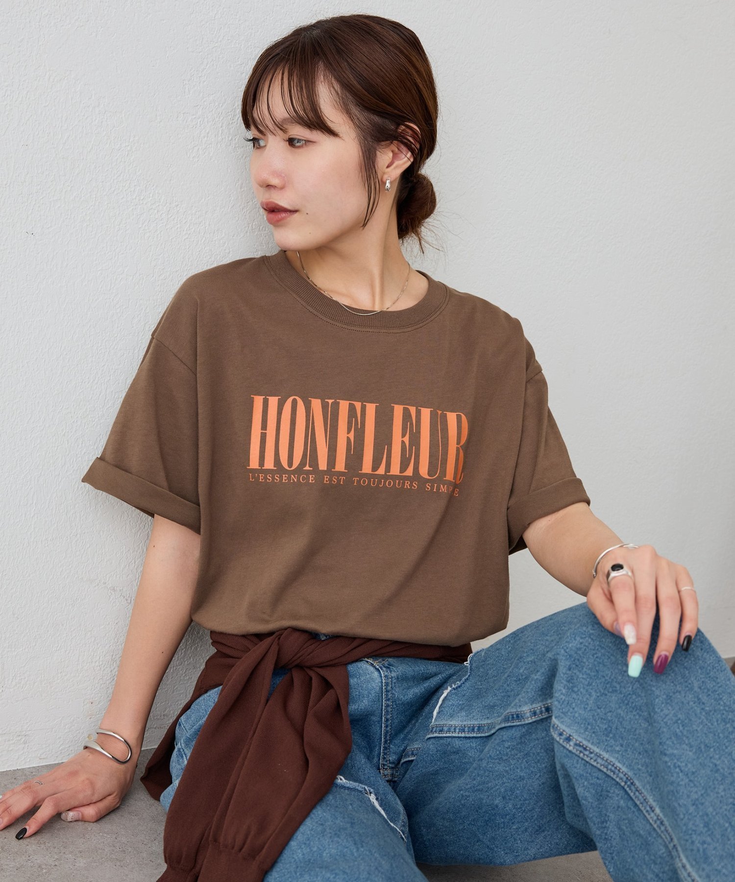 Discoat フレンチロゴTシャツ《ユニセックス》 ディスコート トップス カットソー・Tシャツ グレー ブラウン ホワイト ブルー