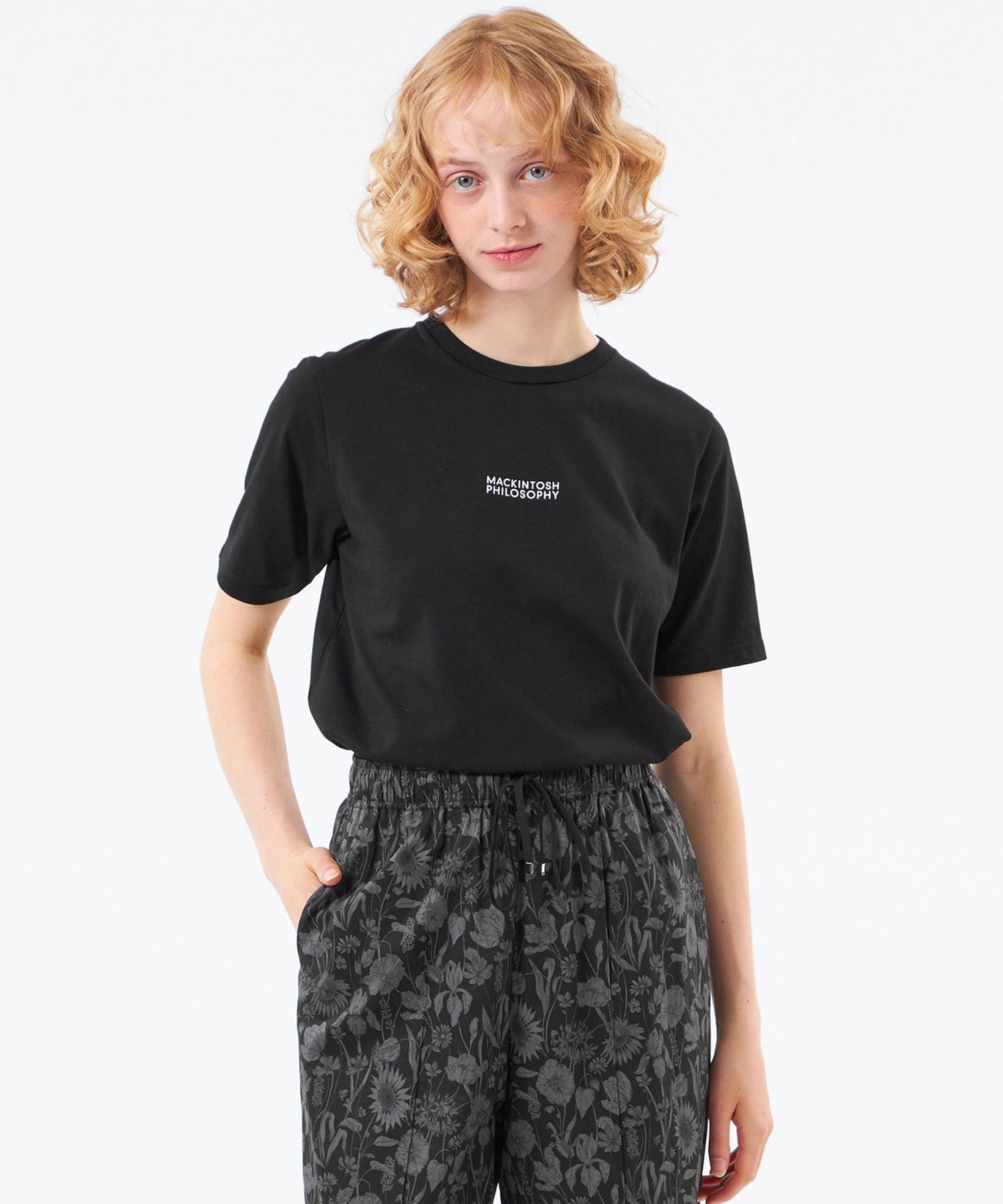 【WEB&一部店舗限定】ベーシックロゴT マッキントッシュ フィロソフィー トップス カットソー・Tシャツ ホワイト ネイビー ブラック