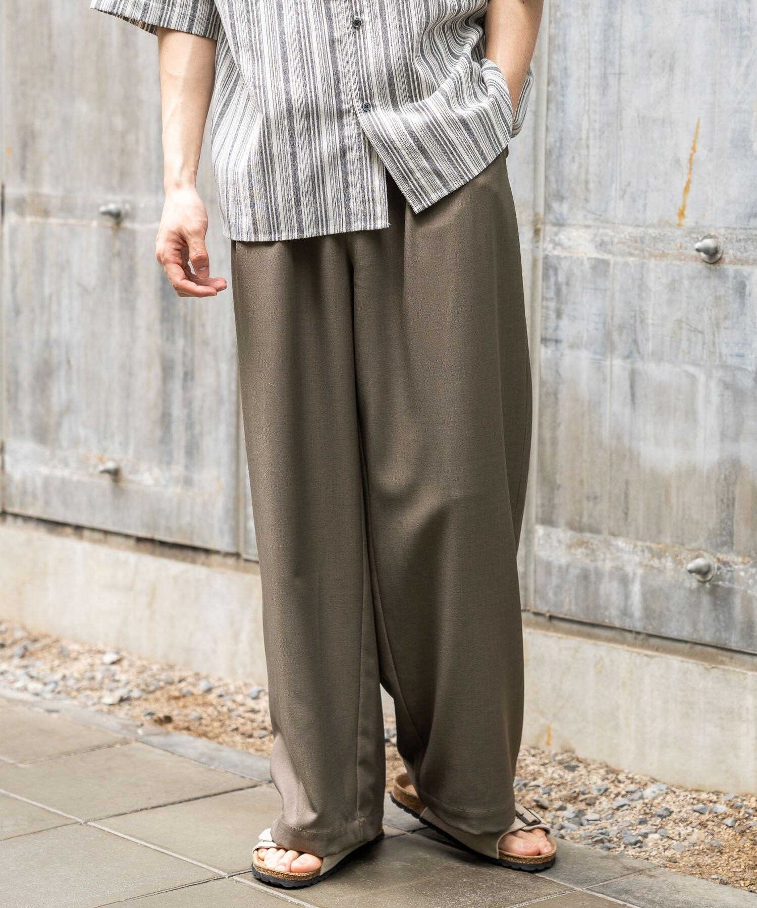 [WEB限定]セミワイドスラックスパンツ ベイフロー パンツ スラックス・ドレスパンツ ブラウン ブラック グレー