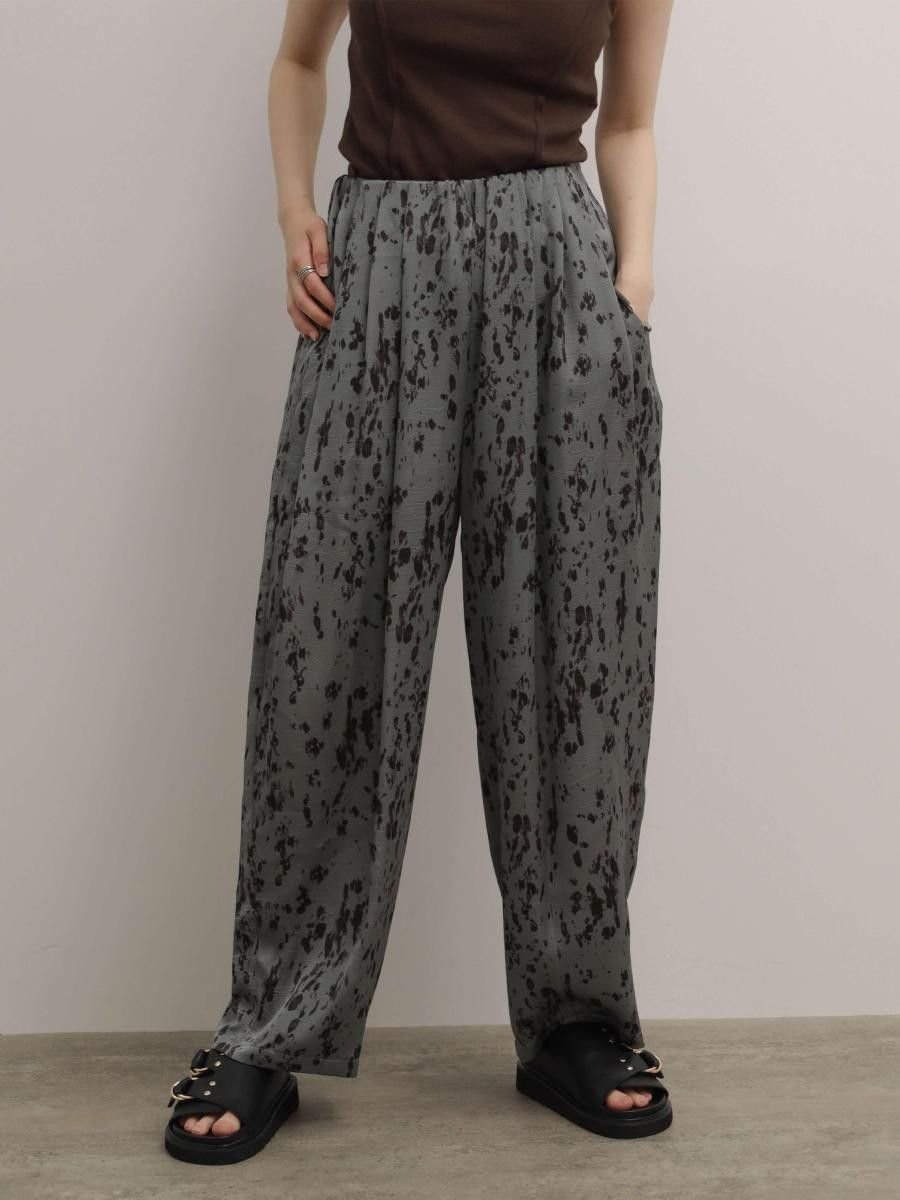 RADIATE ニュアンスプリントタックワイドパンツ ラシュッド パンツ その他のパンツ グレー ブラック
