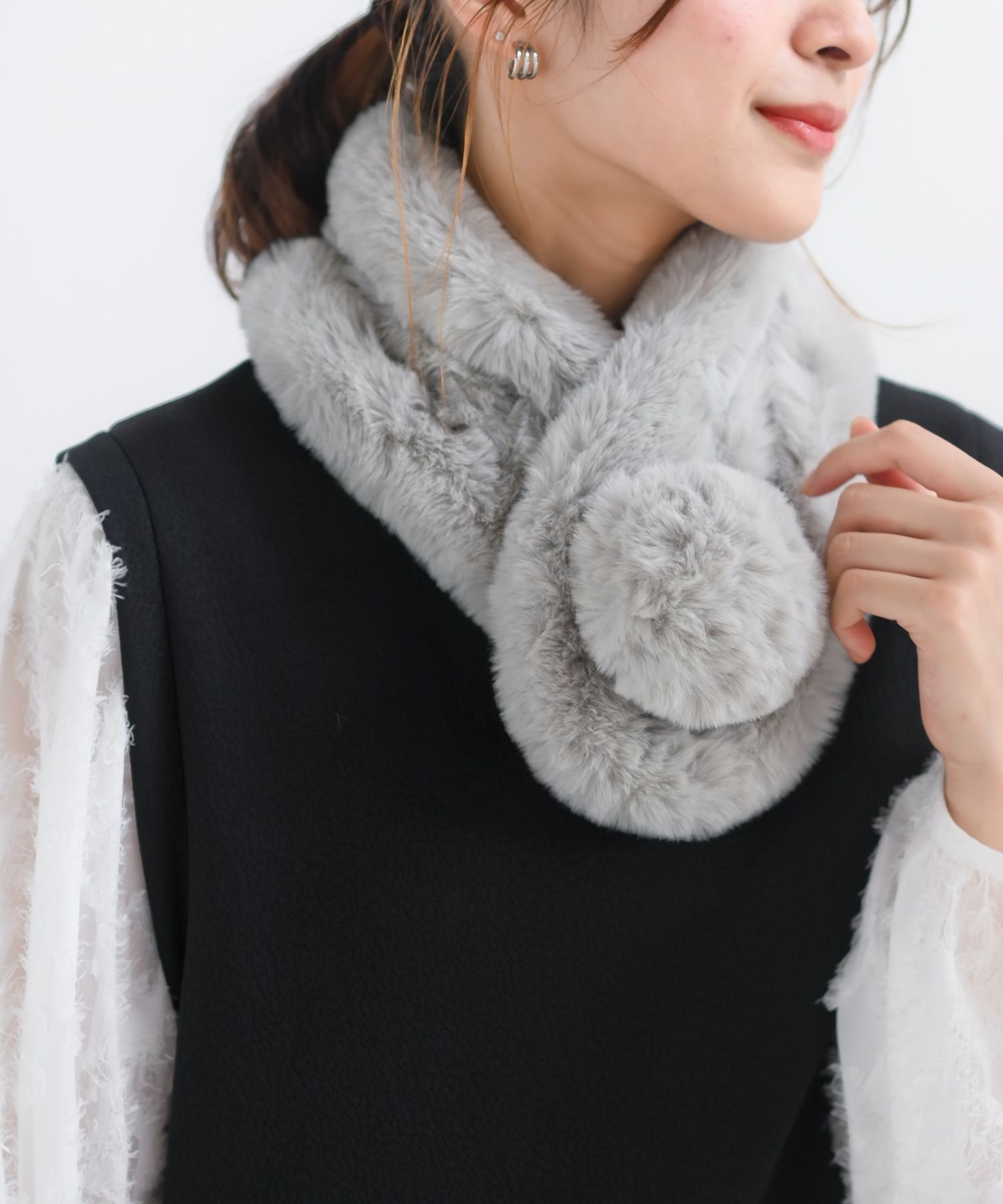 rps ポンポン付きフェイクファーティペット アールピーエス ファッション雑貨 マフラー・ストール・ネックウォーマー ブラウン ベージュ ホワイトのサムネイル