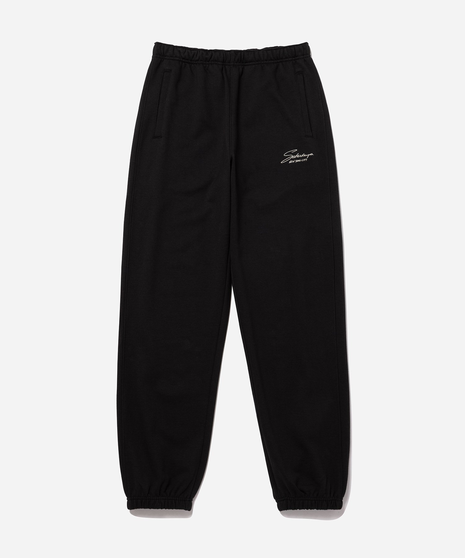 Saturdays NYC（サタデーズ　ニューヨークシティ）Abrams Signature Sweatpant【Design】定番のシグネチャーのロゴを刺繍した、ヘビーウェイトのスウェットパンツです。ウエストには調節可能なドローコードが付きで、ウェルトポケットを備えており、裾はリブ無しのゴム仕様です。BBM63250/DitchSignatureHoodieとセットアップでご着用頂けます。【Point】Saturdaysのシグネチャーのロゴの刺繍を施したスウェットパンツ。【Material】ヘビーウェイトのコットン100%。【Composition】組成：コットン100%【Countryoforigin】原産国：MADEINTURKEY【SizeSpecs】XS/ウエスト69ー78｜ヒップ99｜股下78｜股上31｜渡り幅33｜裾幅13.5ー17S/ウエスト74ー83｜ヒップ102｜股下78｜股上32.5｜渡り幅33.5｜裾幅13.5ー17M/ウエスト79ー88｜ヒップ106｜股下78｜股上33.5｜渡り幅35.5｜裾幅15ー18.5L/ウエスト84ー93｜ヒップ112｜股下79｜股上34.5｜渡り幅36.5｜裾幅15ー18.5XL/ウエスト89ー98｜ヒップ113｜股下80.5｜股上34.5｜渡り幅37.5｜裾幅16ー19.5モデル情報女性/身長：172cm　Size：M※画像の商品はサンプルとなります。※実際の商品と色味、仕様、加工、サイズ、素材等が若干異なる場合がございます。ItemCode：BBS63310型番：BBS63310-01-060 JB9189【採寸】L／ウエスト84ー93 ｜ ヒップ112 ｜ 股下79 ｜ 股上34.5 ｜ 渡り幅36.5 ｜ 裾幅15ー18.5M／ウエスト79ー88 ｜ ヒップ106 ｜ 股下78 ｜ 股上33.5 ｜ 渡り幅35.5 ｜ 裾幅15ー18.5S／ウエスト74ー83 ｜ ヒップ102 ｜ 股下78 ｜ 股上32.5 ｜ 渡り幅33.5 ｜ 裾幅13.5ー17XL／ウエスト89ー98 ｜ ヒップ113 ｜ 股下80.5 ｜ 股上34.5 ｜ 渡り幅37.5 ｜ 裾幅16ー19.5XS／ウエスト69ー78 ｜ ヒップ99 ｜ 股下78 ｜ 股上31 ｜ 渡り幅33 ｜ 裾幅13.5ー17商品のサイズについて【商品詳細】ブラック（01）：MADE IN TURKEY｜オフホワイト（15）：MADE IN TURKEY｜グリーン（30）：MADE IN TURKEY｜パープル（50）：MADE IN TURKEY素材：ブラック（01）：コットン 100%｜オフホワイト（15）：コットン 100%｜グリーン（30）：コットン 100%｜パープル（50）：コットン 100%サイズ：XS、S、M、L、XL※画面上と実物では多少色具合が異なって見える場合もございます。ご了承ください。商品のカラーについて 【予約商品について】 ※「先行予約販売中」「予約販売中」をご注文の際は予約商品についてをご確認ください。Saturdays NYC（サタデーズ　ニューヨークシティ）Abrams Signature Sweatpant【Design】定番のシグネチャーのロゴを刺繍した、ヘビーウェイトのスウェットパンツです。ウエストには調節可能なドローコードが付きで、ウェルトポケットを備えており、裾はリブ無しのゴム仕様です。BBM63250/DitchSignatureHoodieとセットアップでご着用頂けます。【Point】Saturdaysのシグネチャーのロゴの刺繍を施したスウェットパンツ。【Material】ヘビーウェイトのコットン100%。【Composition】組成：コットン100%【Countryoforigin】原産国：MADEINTURKEY【SizeSpecs】XS/ウエスト69ー78｜ヒップ99｜股下78｜股上31｜渡り幅33｜裾幅13.5ー17S/ウエスト74ー83｜ヒップ102｜股下78｜股上32.5｜渡り幅33.5｜裾幅13.5ー17M/ウエスト79ー88｜ヒップ106｜股下78｜股上33.5｜渡り幅35.5｜裾幅15ー18.5L/ウエスト84ー93｜ヒップ112｜股下79｜股上34.5｜渡り幅36.5｜裾幅15ー18.5XL/ウエスト89ー98｜ヒップ113｜股下80.5｜股上34.5｜渡り幅37.5｜裾幅16ー19.5モデル情報女性/身長：172cm　Size：M※画像の商品はサンプルとなります。※実際の商品と色味、仕様、加工、サイズ、素材等が若干異なる場合がございます。ItemCode：BBS63310型番：BBS63310-01-060 JB9189【採寸】L／ウエスト84ー93 ｜ ヒップ112 ｜ 股下79 ｜ 股上34.5 ｜ 渡り幅36.5 ｜ 裾幅15ー18.5M／ウエスト79ー88 ｜ ヒップ106 ｜ 股下78 ｜ 股上33.5 ｜ 渡り幅35.5 ｜ 裾幅15ー18.5S／ウエスト74ー83 ｜ ヒップ102 ｜ 股下78 ｜ 股上32.5 ｜ 渡り幅33.5 ｜ 裾幅13.5ー17XL／ウエスト89ー98 ｜ ヒップ113 ｜ 股下80.5 ｜ 股上34.5 ｜ 渡り幅37.5 ｜ 裾幅16ー19.5XS／ウエスト69ー78 ｜ ヒップ99 ｜ 股下78 ｜ 股上31 ｜ 渡り幅33 ｜ 裾幅13.5ー17商品のサイズについて【商品詳細】ブラック（01）：MADE IN TURKEY｜オフホワイト（15）：MADE IN TURKEY｜グリーン（30）：MADE IN TURKEY｜パープル（50）：MADE IN TURKEY素材：ブラック（01）：コットン 100%｜オフホワイト（15）：コットン 100%｜グリーン（30）：コットン 100%｜パープル（50）：コットン 100%サイズ：XS、S、M、L、XL※画面上と実物では多少色具合が異なって見える場合もございます。ご了承ください。商品のカラーについて 【予約商品について】 ※「先行予約販売中」「予約販売中」をご注文の際は予約商品についてをご確認ください。■重要なお知らせ※ 当店では、ギフト配送サービス及びラッピングサービスを行っておりません。ご注文者様とお届け先が違う場合でも、タグ（値札）付「納品書 兼 返品連絡票」同梱の状態でお送り致しますのでご了承ください。 ラッピング・ギフト配送について※ 2点以上ご購入の場合、全ての商品が揃い次第一括でのお届けとなります。お届け予定日の異なる商品をお買い上げの場合はご注意下さい。お急ぎの商品がございましたら分けてご購入いただきますようお願い致します。発送について ※ 買い物カートに入れるだけでは在庫確保されませんのでお早めに購入手続きをしてください。当店では在庫を複数サイトで共有しているため、同時にご注文があった場合、売切れとなってしまう事がございます。お手数ですが、ご注文後に当店からお送りする「ご注文内容の確認メール」をご確認ください。ご注文の確定について ※ Rakuten Fashionの商品ページに記載しているメーカー希望小売価格は、楽天市場「商品価格ナビ」に登録されている価格に準じています。 商品の価格についてSaturdays NYCSaturdays NYCのその他のパンツパンツご注文・お届けについて発送ガイドラッピンググッズ3,980円以上送料無料ご利用ガイド