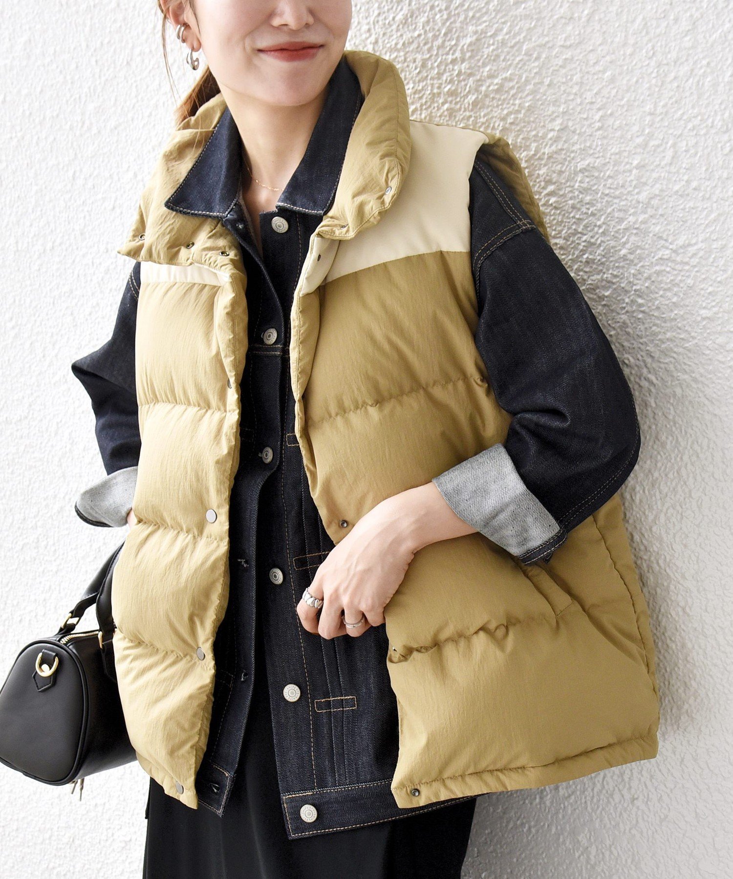 SHIPS any SHIPS any: ナイロン スタンドカラー ダウン ベスト シップス ジャケット・アウター ダウンジャケット・ダウンベスト ベージュ ブラック【送料無料】のサムネイル