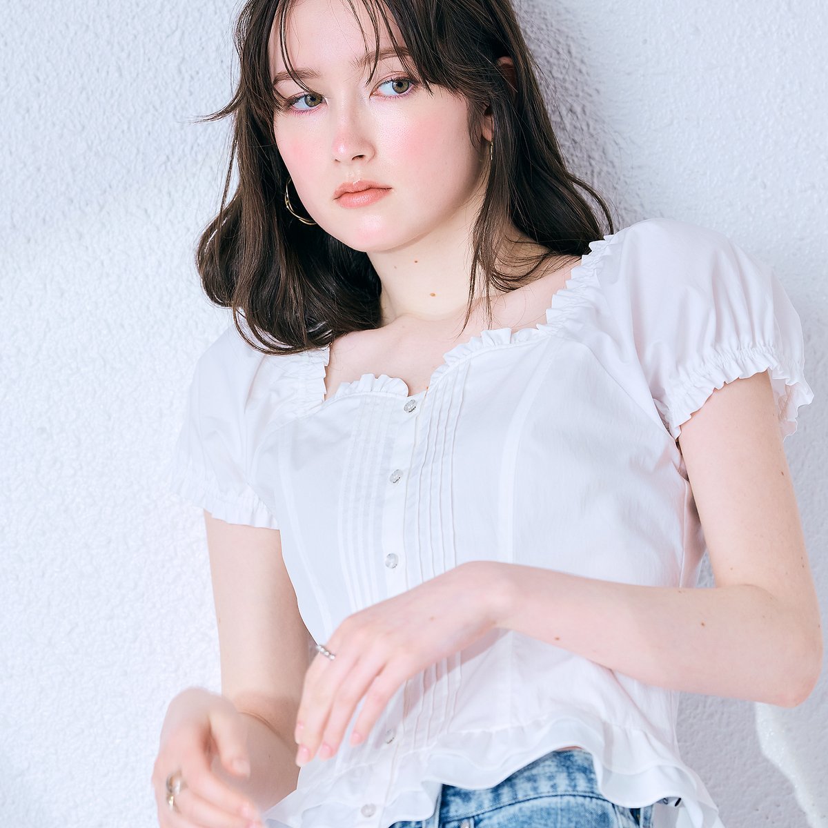 【モデル美香着用】コルセット風ピンタックブラウス ローズティアラ トップス シャツ・ブラウス ブラック ブラウン ホワイト