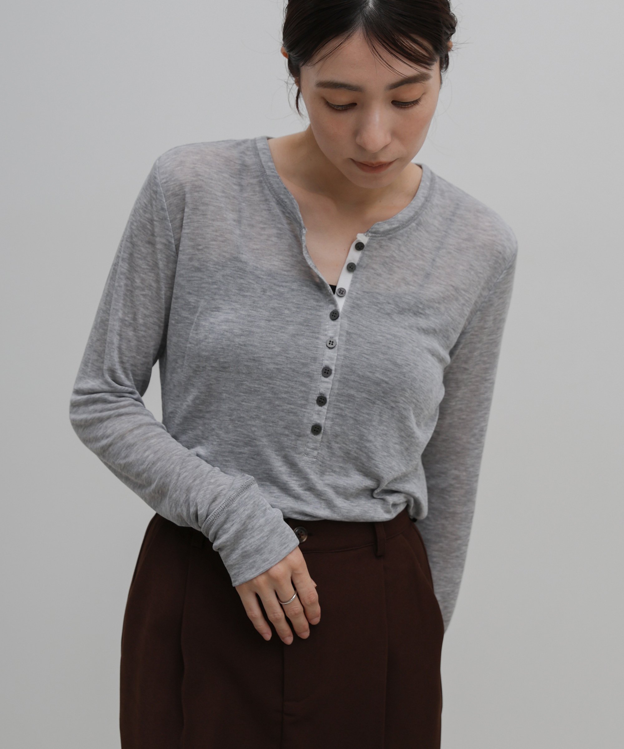 SELECT MOCA ボタンデザインシアーヘンリーネックロンT セレクトモカ トップス カットソー・Tシャツ