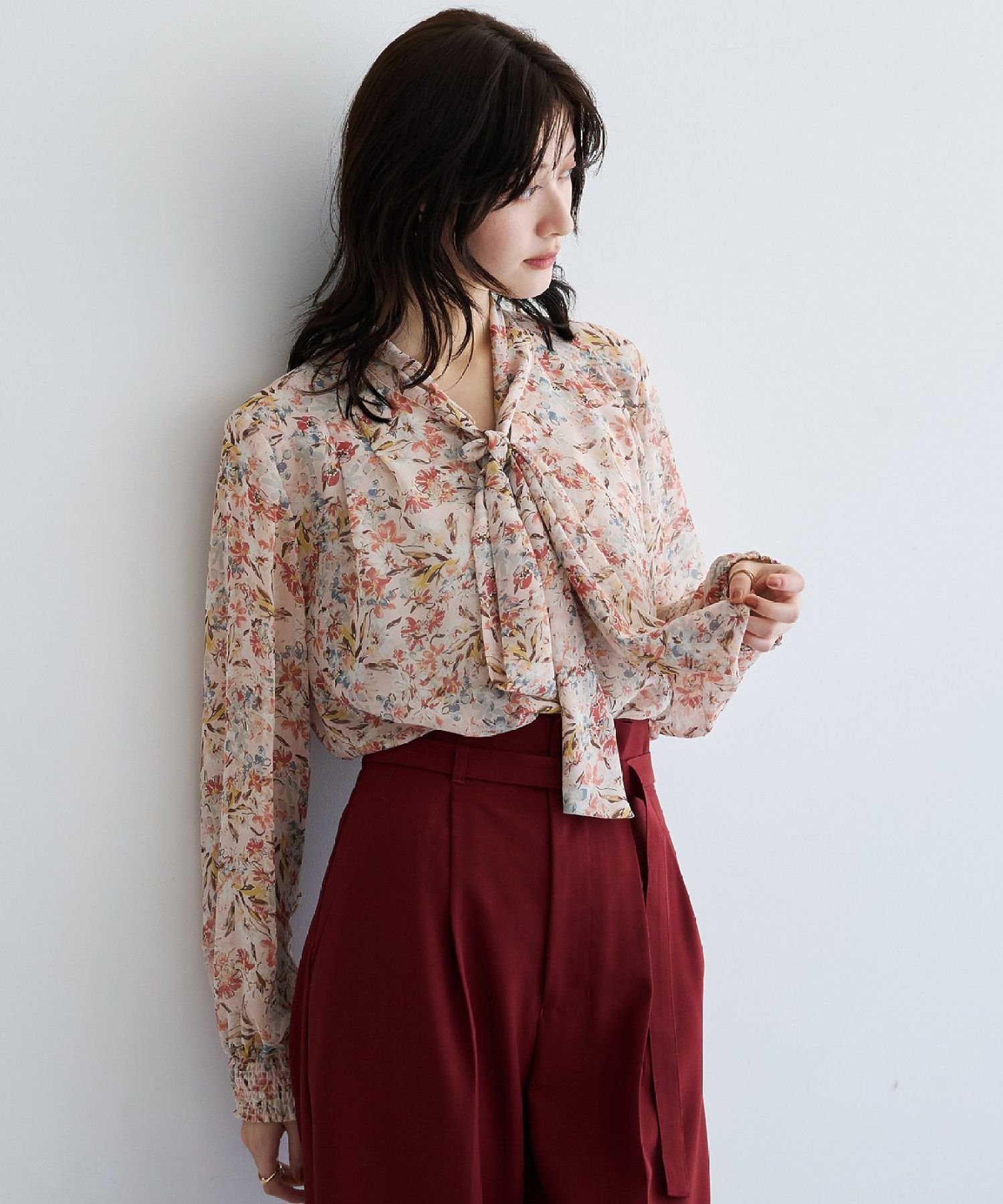 YECCA VECCA 【予約】フラワー柄シアーボウタイブラウス イェッカヴェッカ トップス シャツ・ブラウス ピンク ブラウン