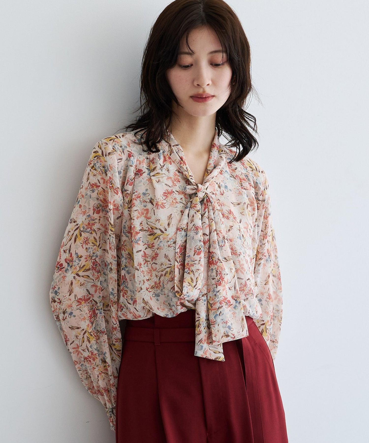 YECCA VECCA 【予約】フラワー柄シアーボウタイブラウス イェッカヴェッカ トップス シャツ・ブラウス ピンク ブラウン