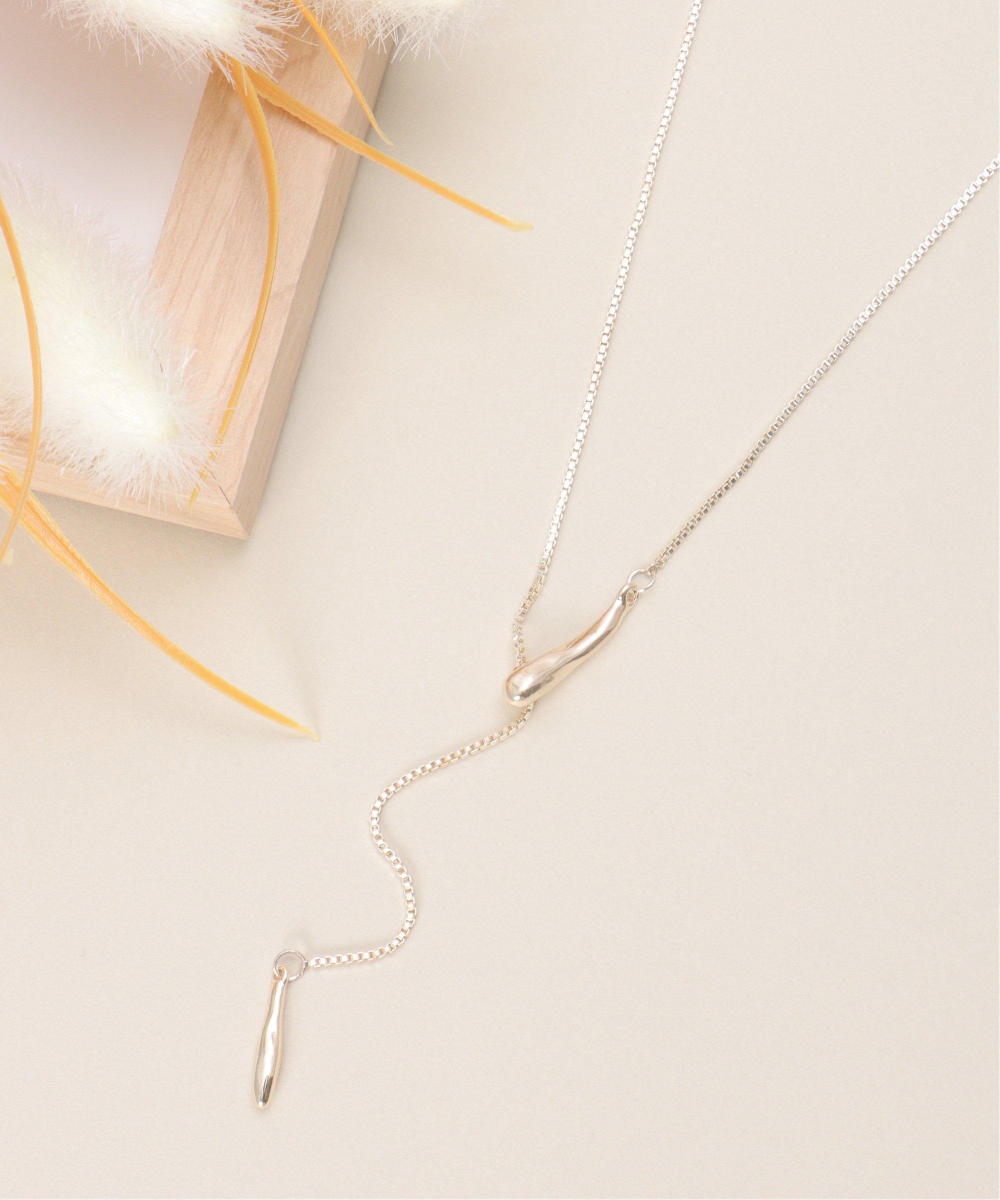 ikka Yスライドネックレス イッカ アクセサリー・腕時計 その他のアクセサリー・腕時計 シルバー ゴー..