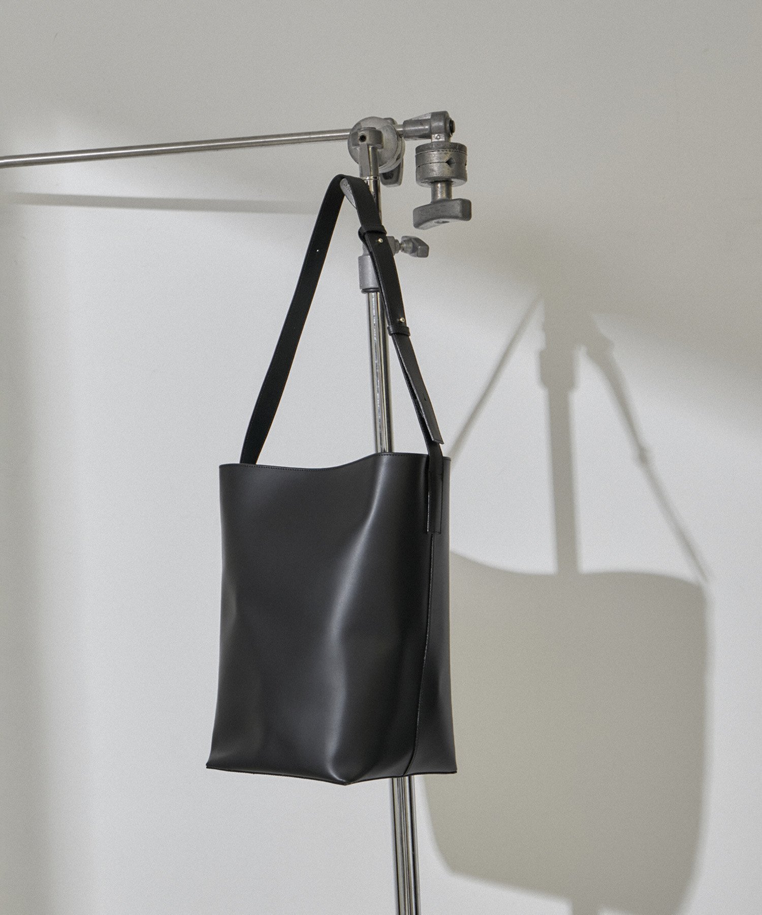 【SALE／40%OFF】SALON adam et rope' 【LA SCAIA(ラ スカイア)】トートバッグ サロン アダム エ ロペ バッグ トートバッグ ブラック ベージュ【送料無料】