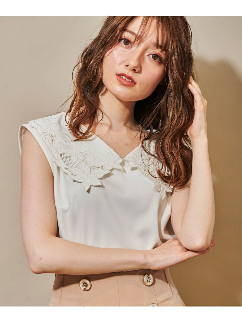 【SALE／70%OFF】Noela 【美人百花8月号掲載】レースカラーブラウス ノエラ トップス シャツ・ブラウス ブラック ベージュ ホワイトのサムネイル