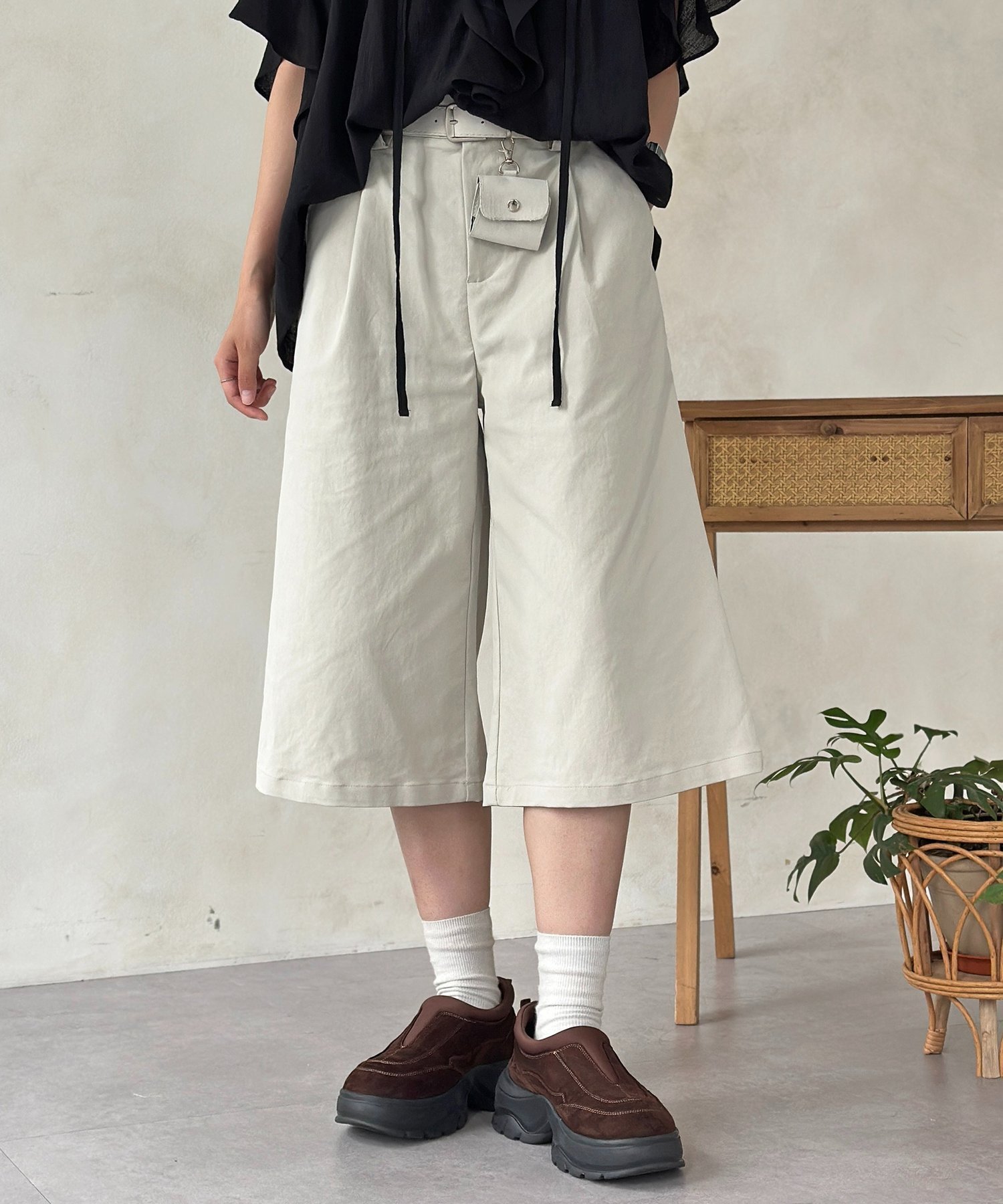 ベルト・ポーチ付きクオーターパンツ シーピーシーエム パンツ その他のパンツ ベージュ ブラック