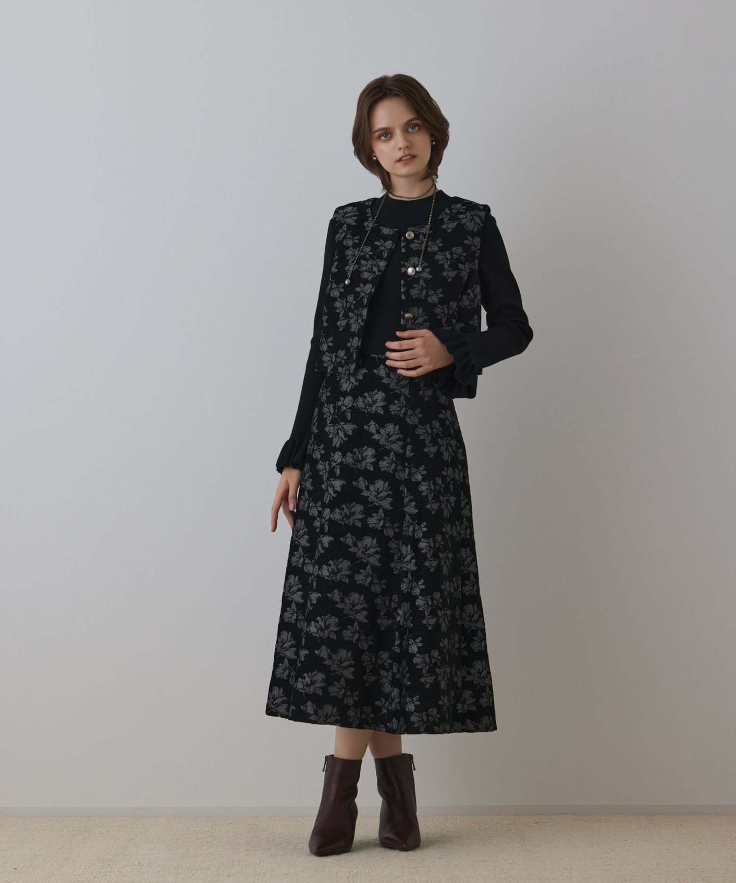 Rakuten FashionのGRACE CONTINENTAL ラメフラワージャガードフレアスカート グレースコンチネンタル スカート ミディアムスカート ブラック ベージュ【送料無料】｜アングル2