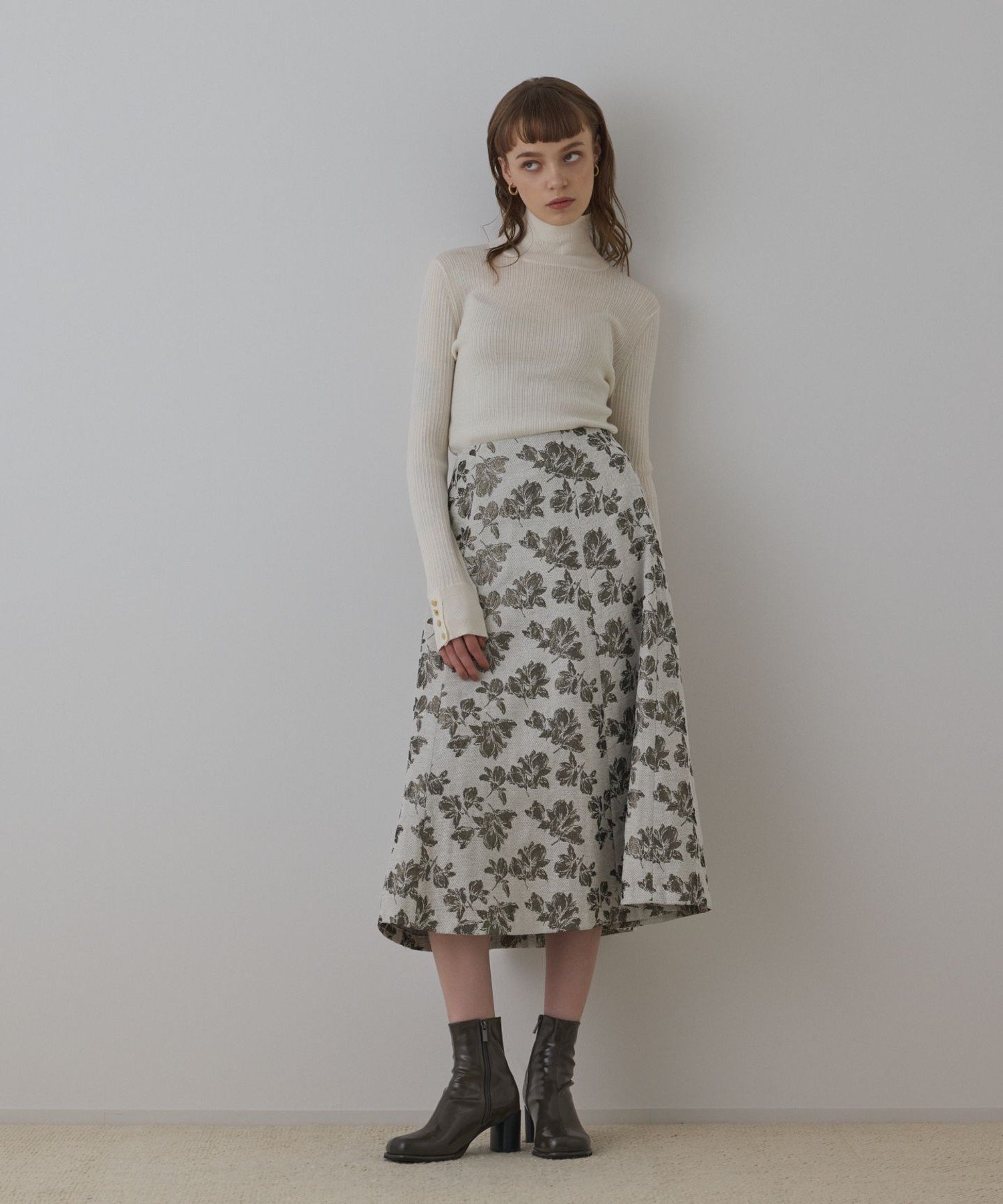 Rakuten FashionのGRACE CONTINENTAL ラメフラワージャガードフレアスカート グレースコンチネンタル スカート ミディアムスカート ブラック ベージュ【送料無料】｜アングル3