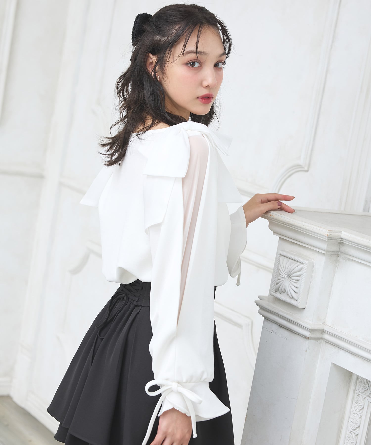 【SALE／25%OFF】INGNI 【WEB限定】袖シアー＆リボントップス イング トップス シャツ・ブラウス ホワイト レッド ブラック ピンクのサムネイル