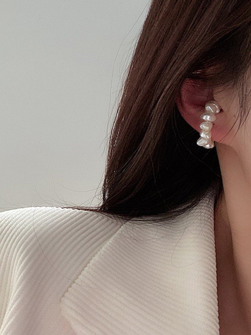 【SALE／20%OFF】Coo+i Coo+i/(W)【片耳用】大ぶりパールビーズイヤーカフ スレンダー アクセサリー・腕時計 イヤリング・イヤーカフ ホワイト