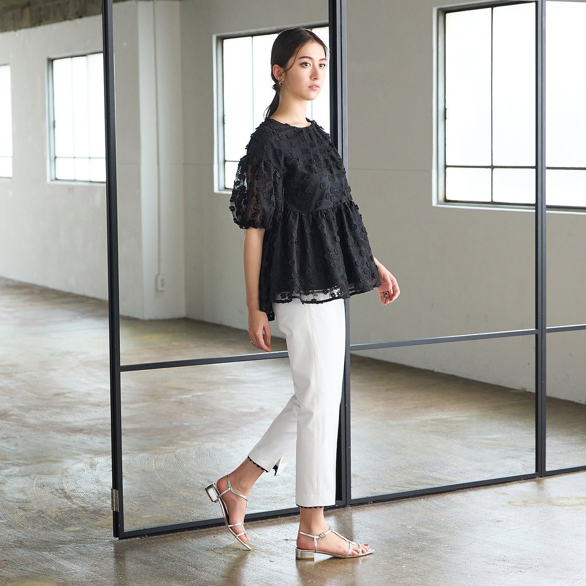 サブリナパンツ ローズティアラ パンツ その他のパンツ ブラック ホワイト