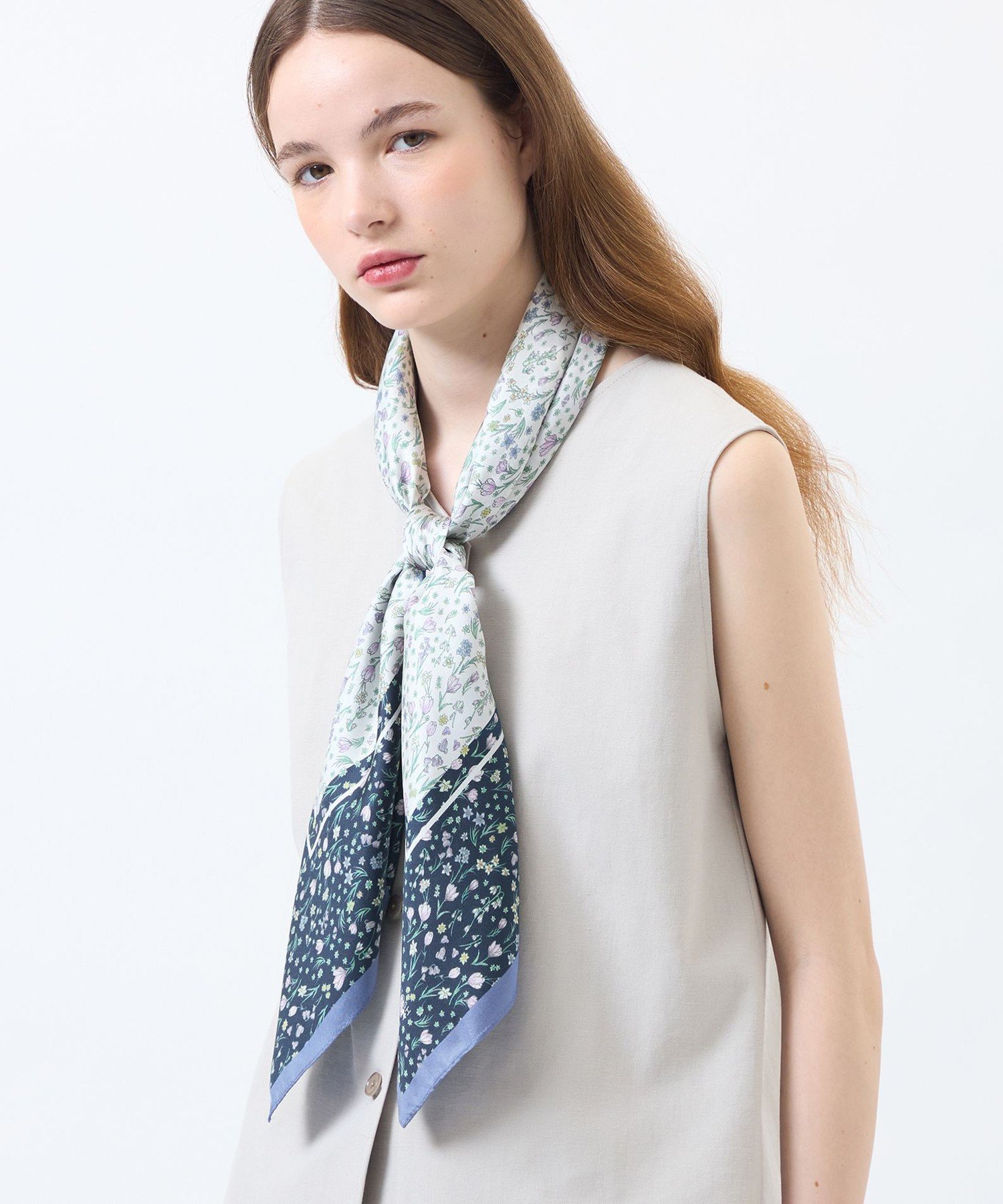 Snowblue Garden シルクプリントスカーフ マッキントッシュ フィロソフィー ファッション雑貨 スカーフ・バンダナ ベージュ ブルー ネイビー