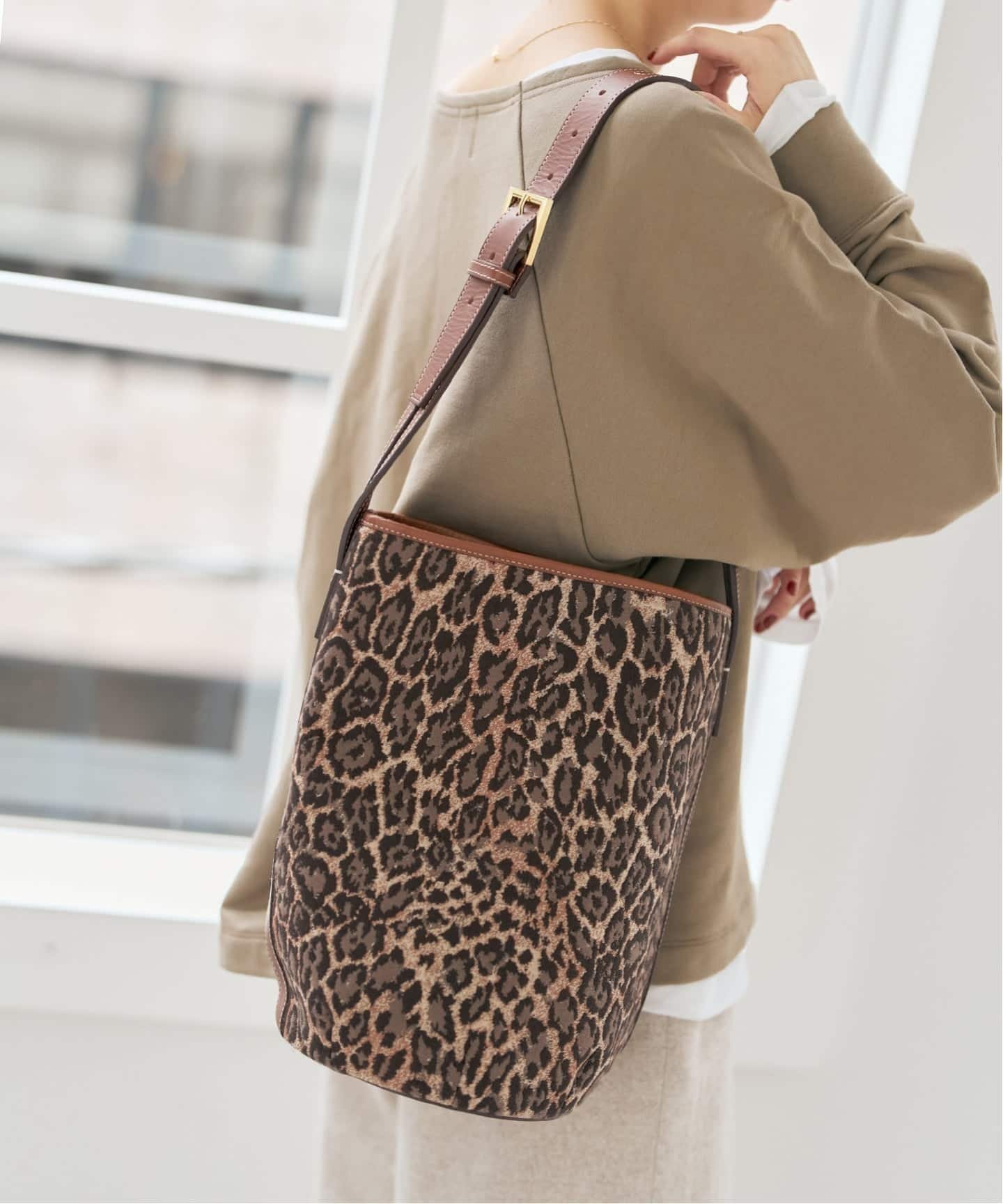 Spick & Span 《WEB限定追加予約2》A VACATION/ア ヴァケーション MARCHE BROWN LEO スピックアンドスパン バッグ ショルダーバッグ ブラウン【送料無料】のサムネイル