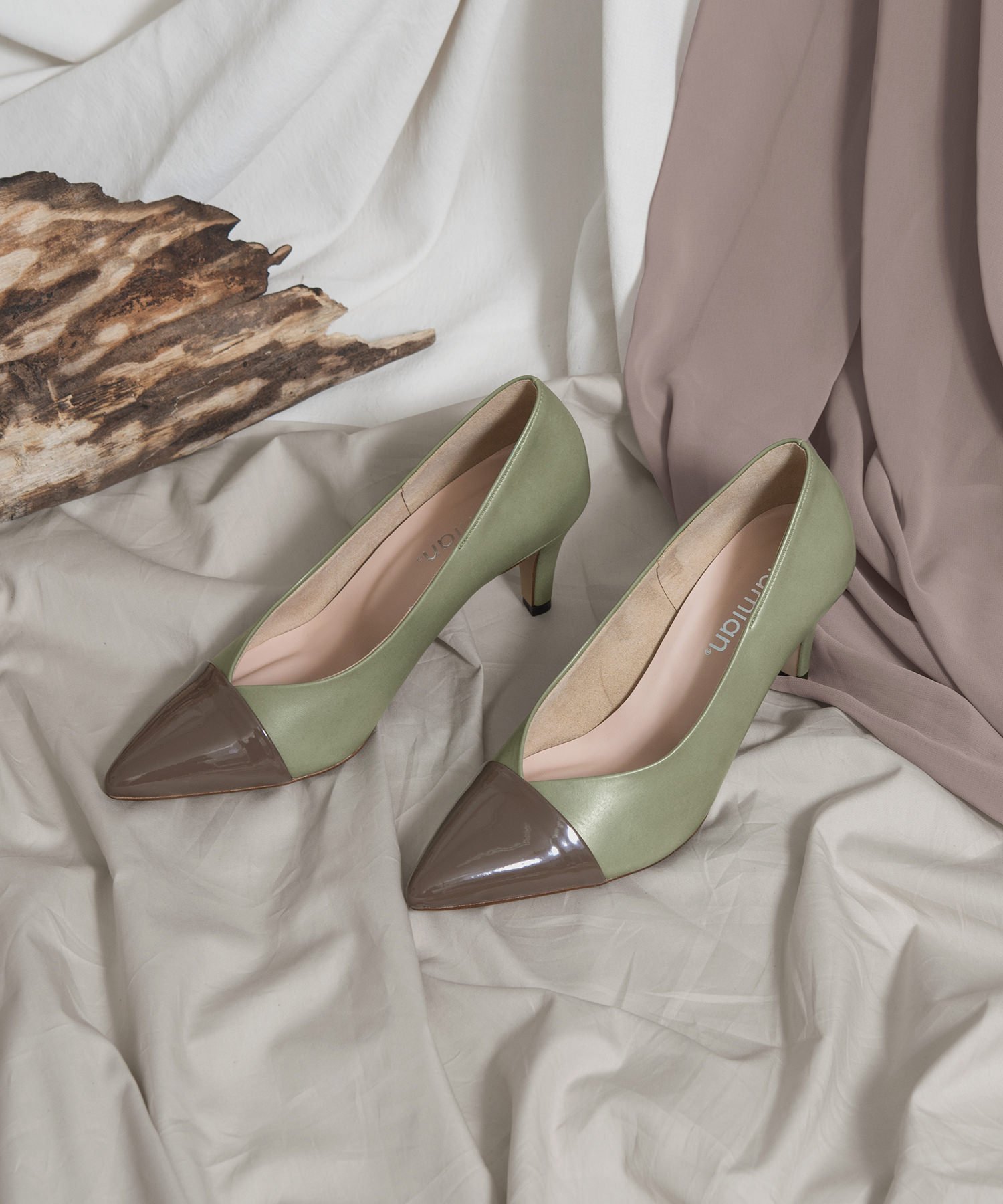 【SALE／30%OFF】mamian トゥキャップデザインVカットパンプス マミアン シューズ・靴 パンプス カーキ ベージュ【送料無料】のサムネイル