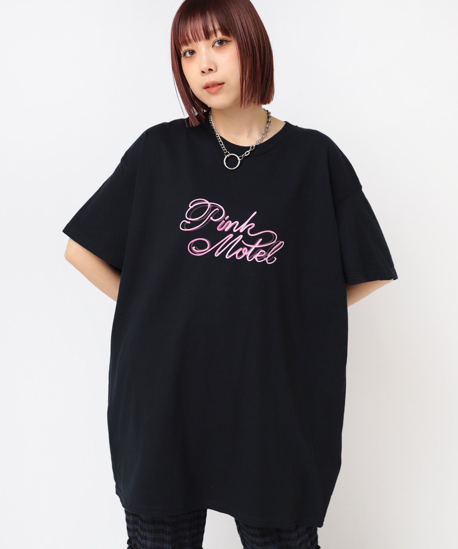 RNA M2475 PMナイトVER. PT. T アールエヌエー トップス カットソー・Tシャツ ピンク ブラック